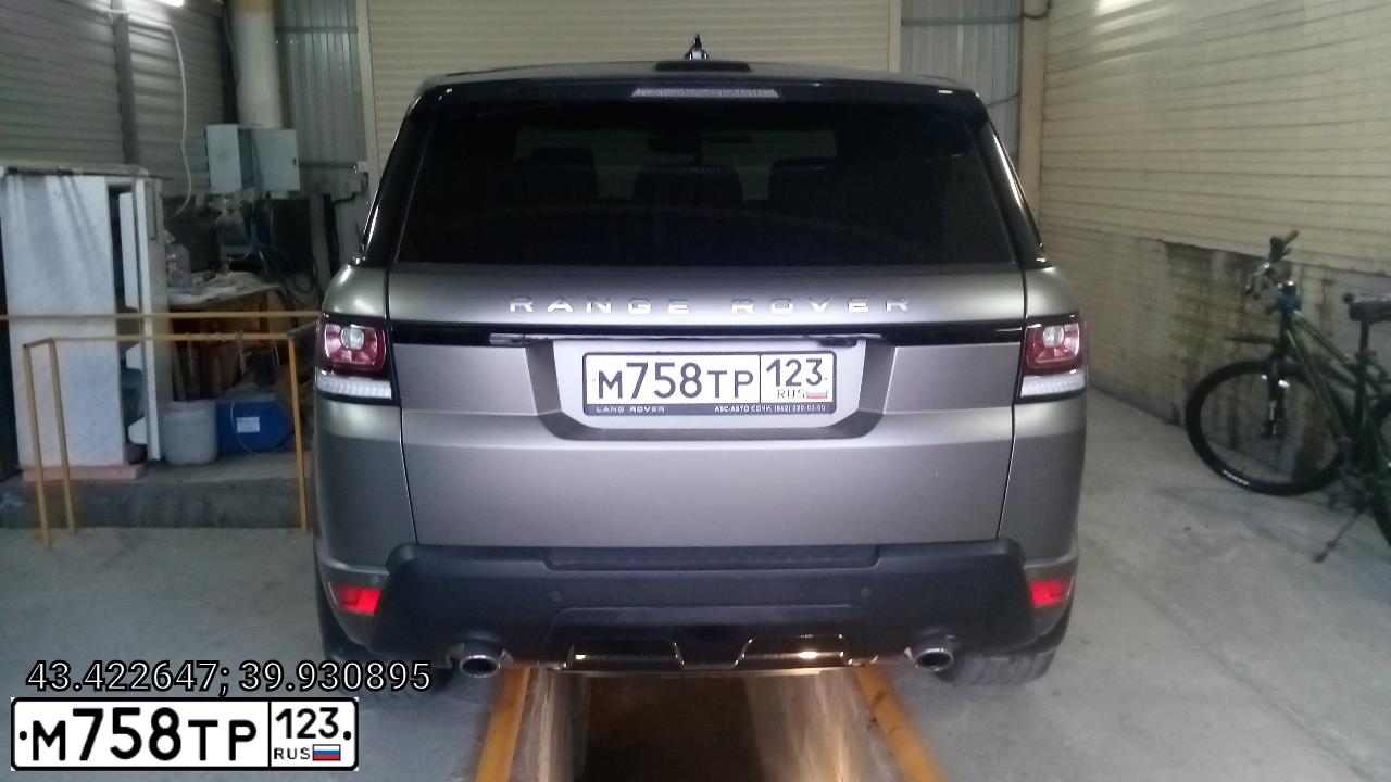 Фото автомобиля LANDROVER RANGE ROVER SPORT, 2017 — госномер В223МО07. Цвет: БЕЖЕВО-СЕРЫЙ