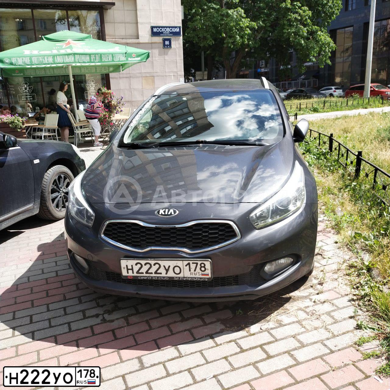 Фото автомобиля KIA CEE'D, 2013 — госномер Н222УО178. Цвет: СЕРЫЙ