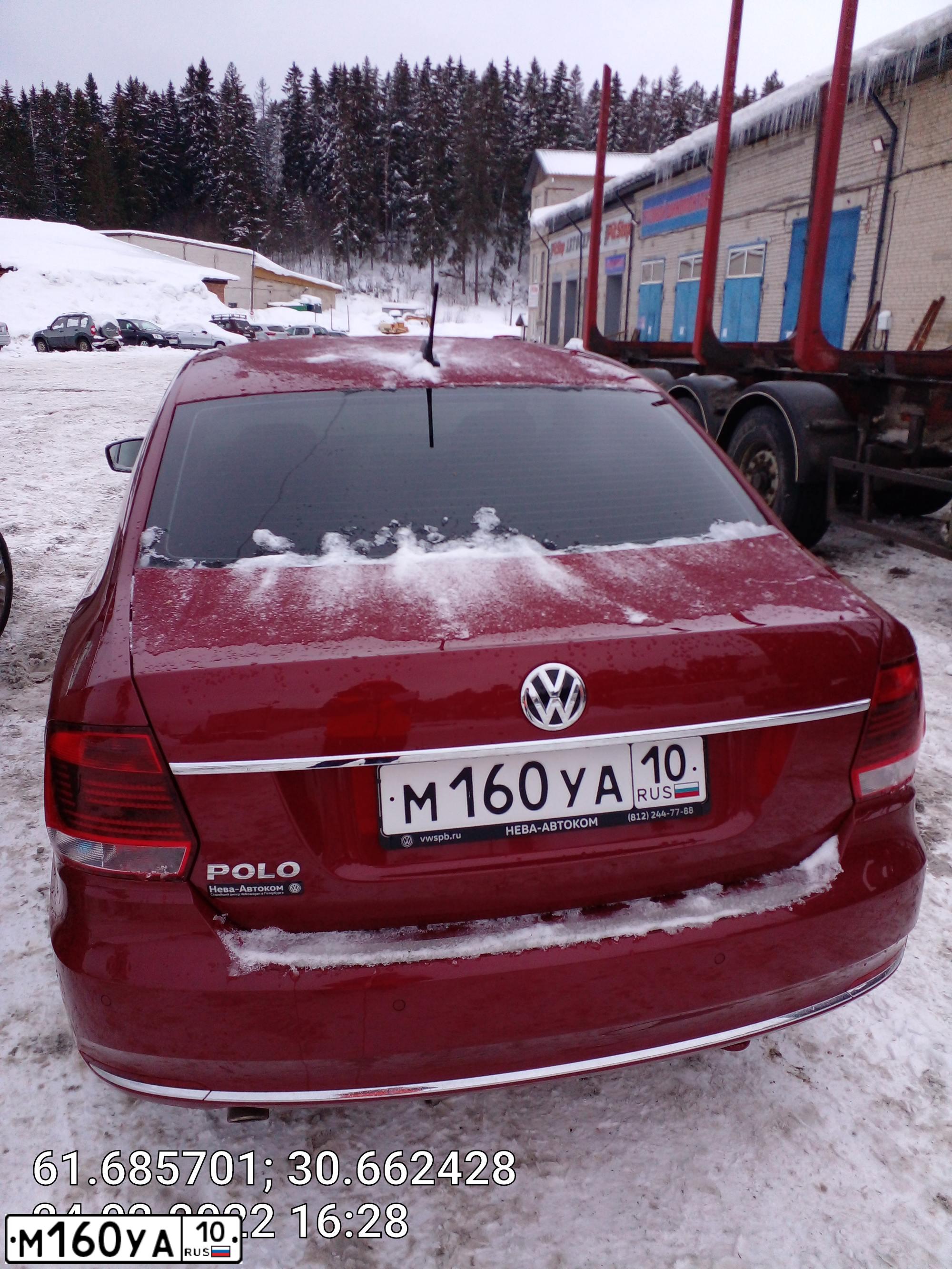 Фото автомобиля VOLKSWAGEN POLO, 2017 — госномер М318УЕ10. Цвет: ВИШНЕВЫЙ