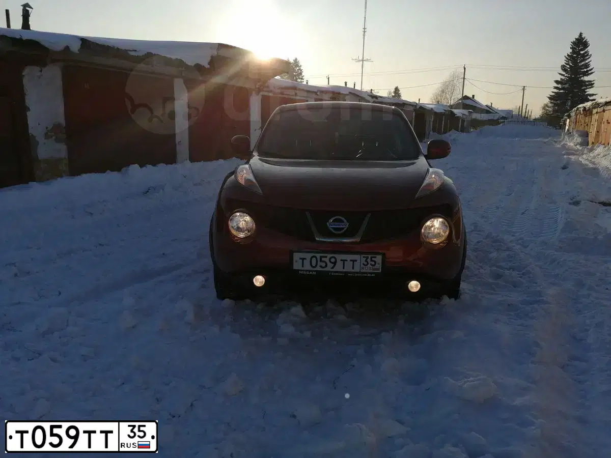 Фото автомобиля NISSAN JUKE, 2012 — госномер Т059ТТ35. Цвет: Красный