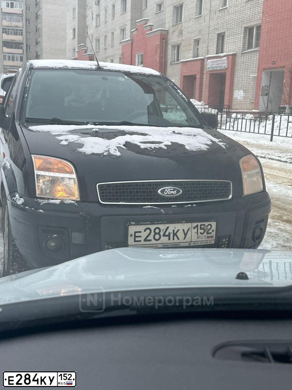 Фото автомобиля FORD FUSION, 2011 — госномер Е284КУ152. Цвет: ЧЕРНЫЙ
