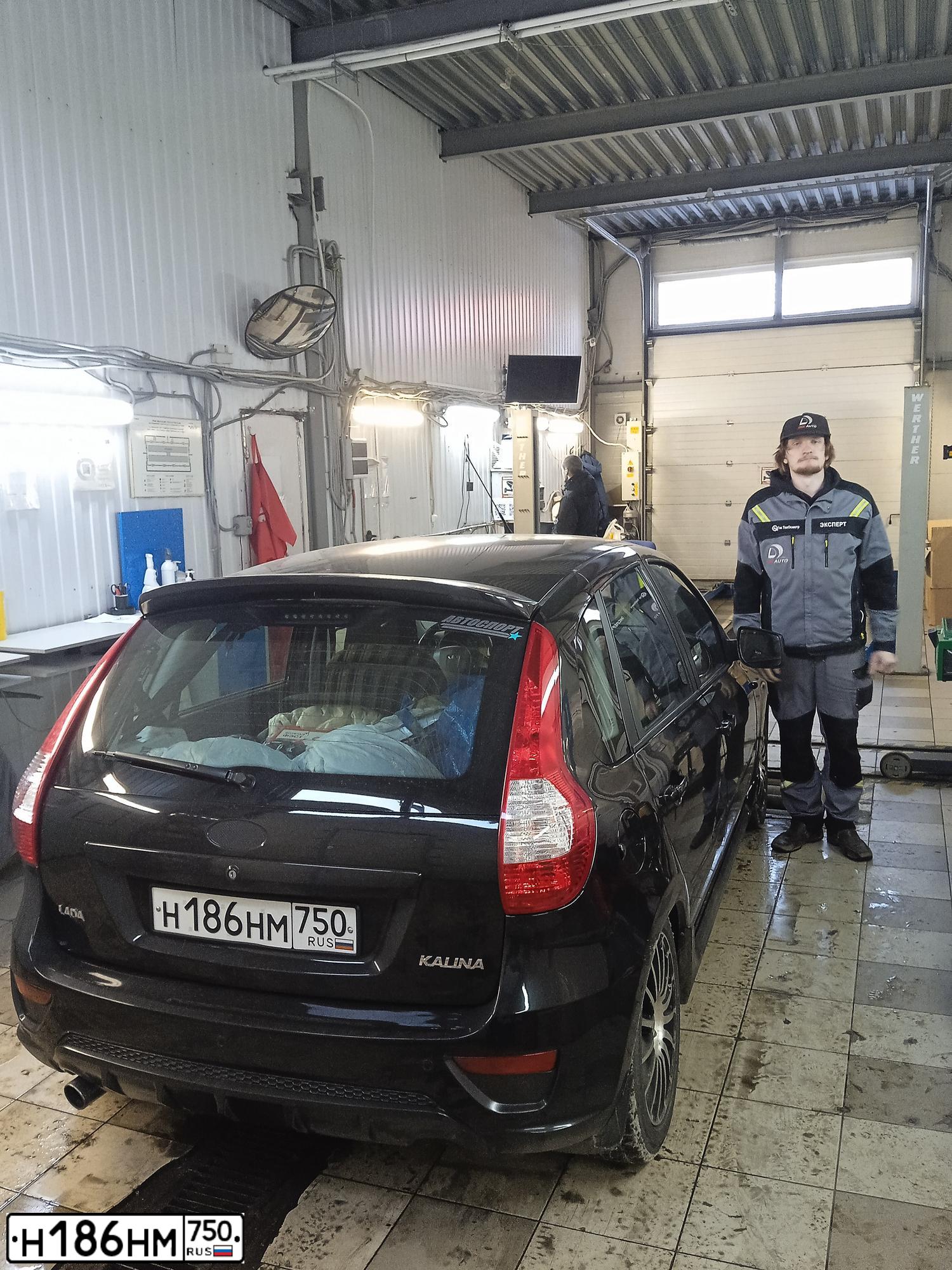 Фото автомобиля LADA KALINA, 2015 — госномер К590НМ53. Цвет: ЧЕРНЫЙ