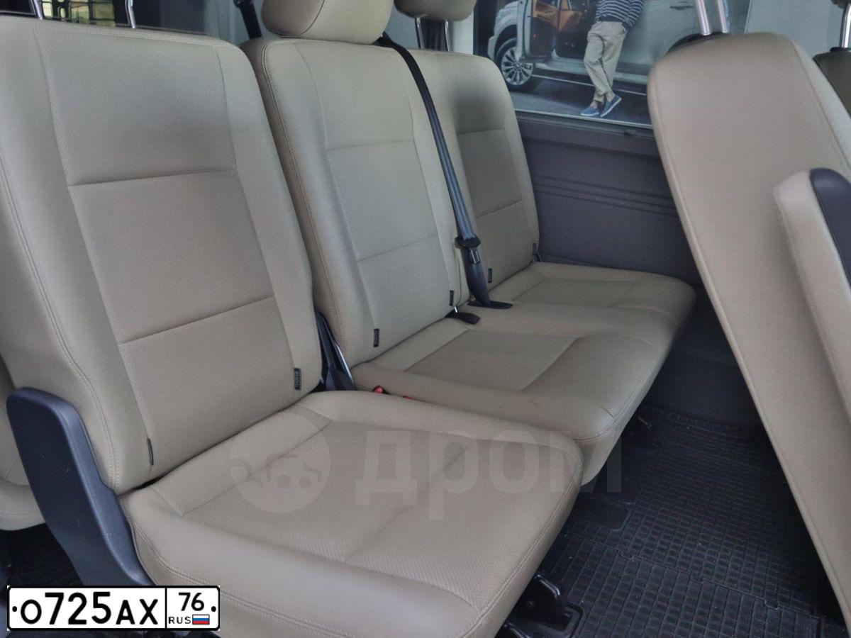 Фото автомобиля ФОЛЬКСВАГЕН CARAVELLA 7НС, 2021 — госномер С323КВ40. Цвет: СЕРЫЙ