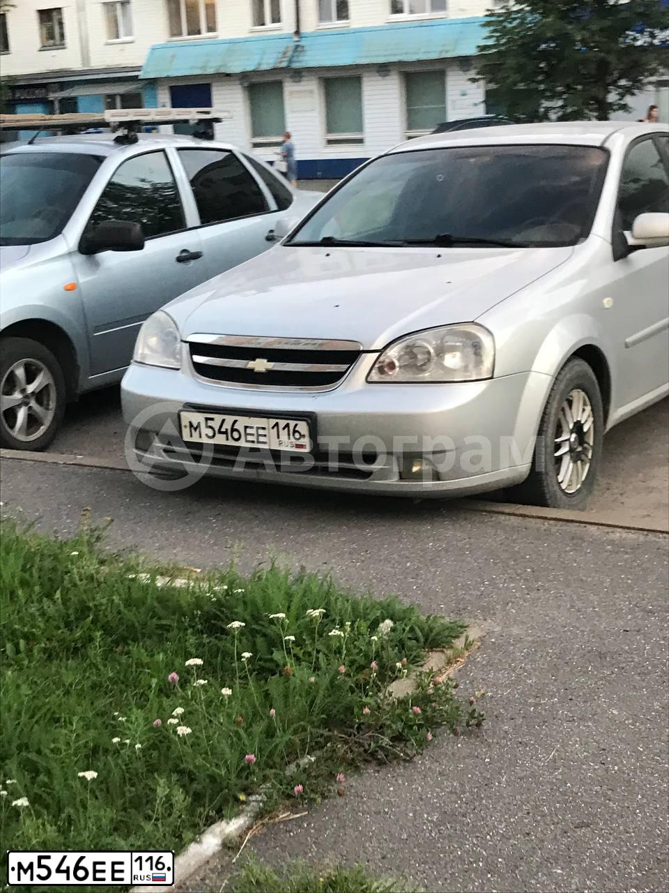 Фото автомобиля CHEVROLET LACETTI, 2008 — госномер М546ЕЕ116. Цвет: СЕРЕБРИСТЫЙ