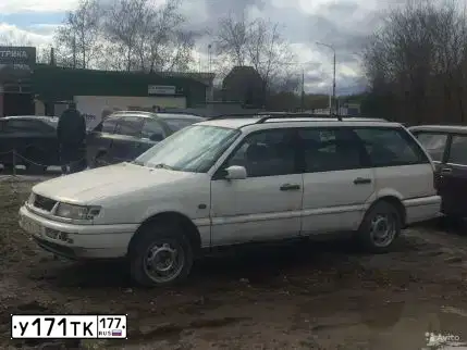 Фото автомобиля VOLKSWAGEN PASSAT, 1994 — госномер У171ТК177. Цвет: БЕЛЫЙ
