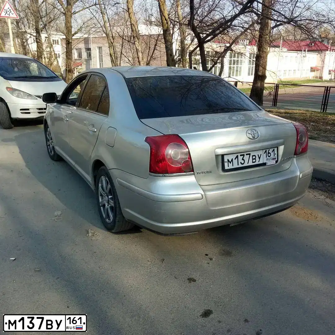 Фото автомобиля TOYOTA AVENSIS, 2007 — госномер М137ВУ161. Цвет: Серебристый
