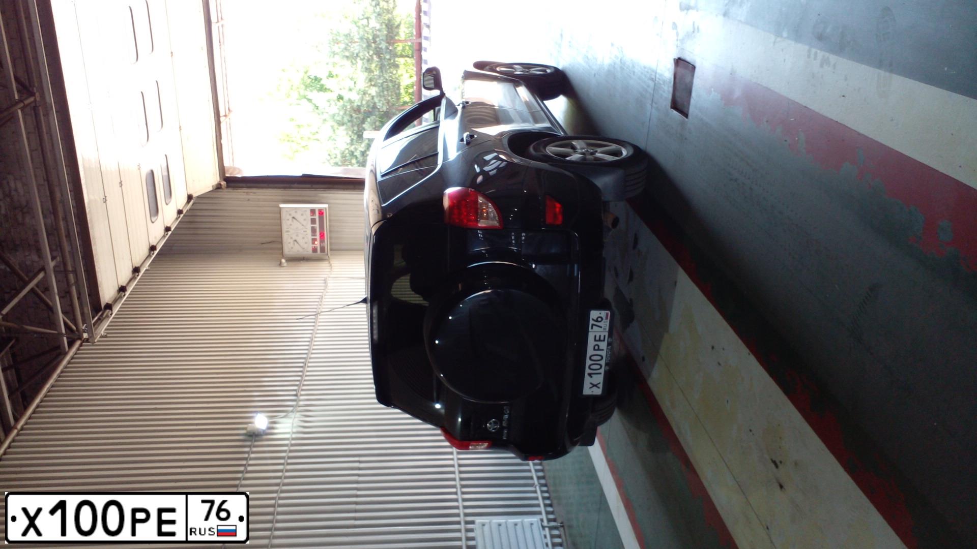 Фото автомобиля TOYOTA RAV4, 2008 — госномер Х100РЕ76. Цвет: ЧЕРНЫЙ