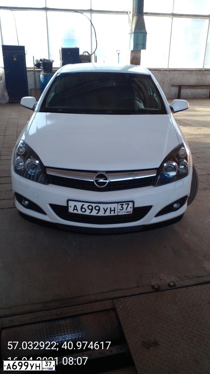 Фото автомобиля OPEL ASTRA, 2007 — госномер А699УН37. Цвет: Белый