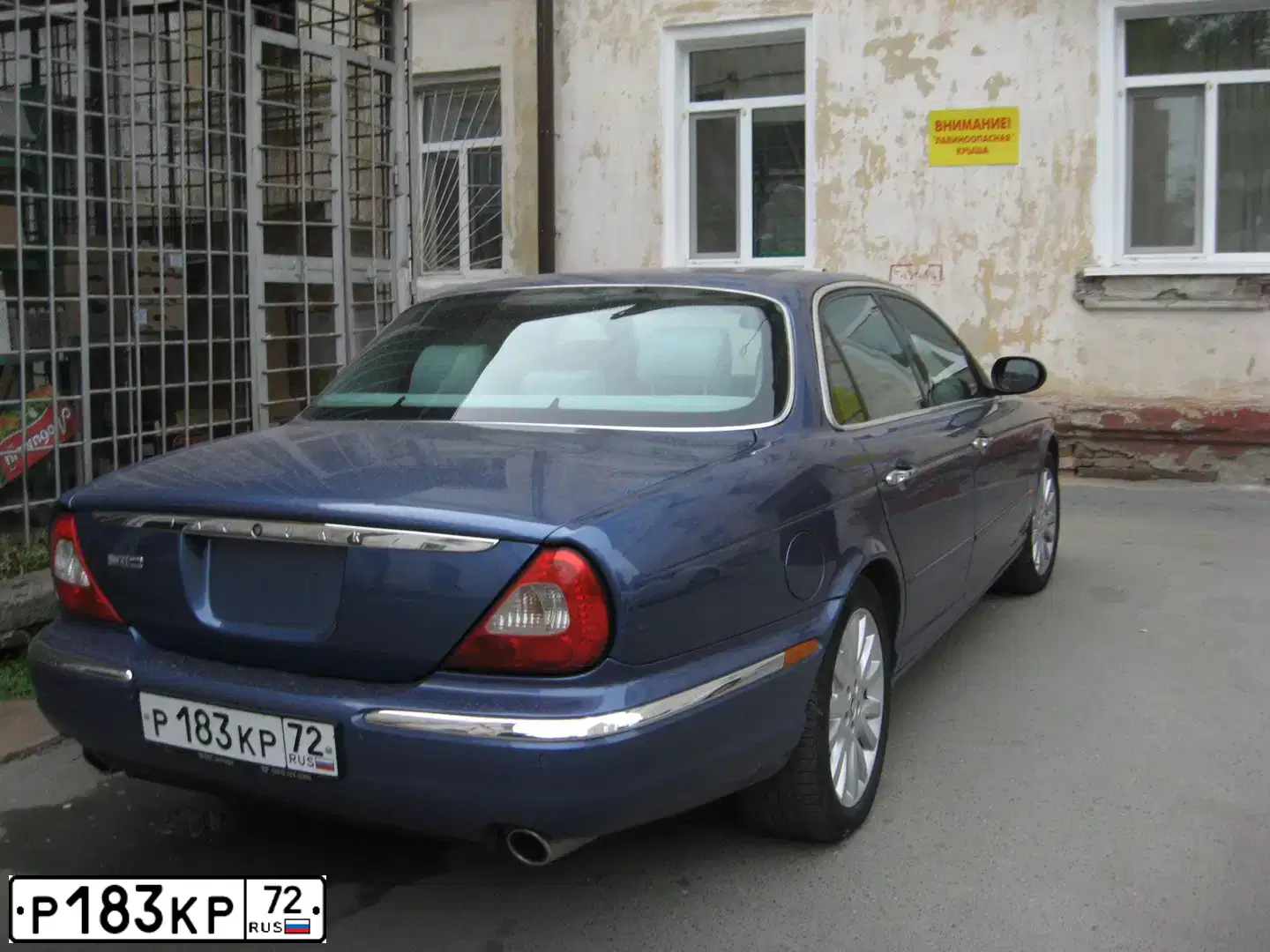 Фото автомобиля JAGUAR XJ-SERIE, 2003 — госномер В217МС41. Цвет: СИНИЙ