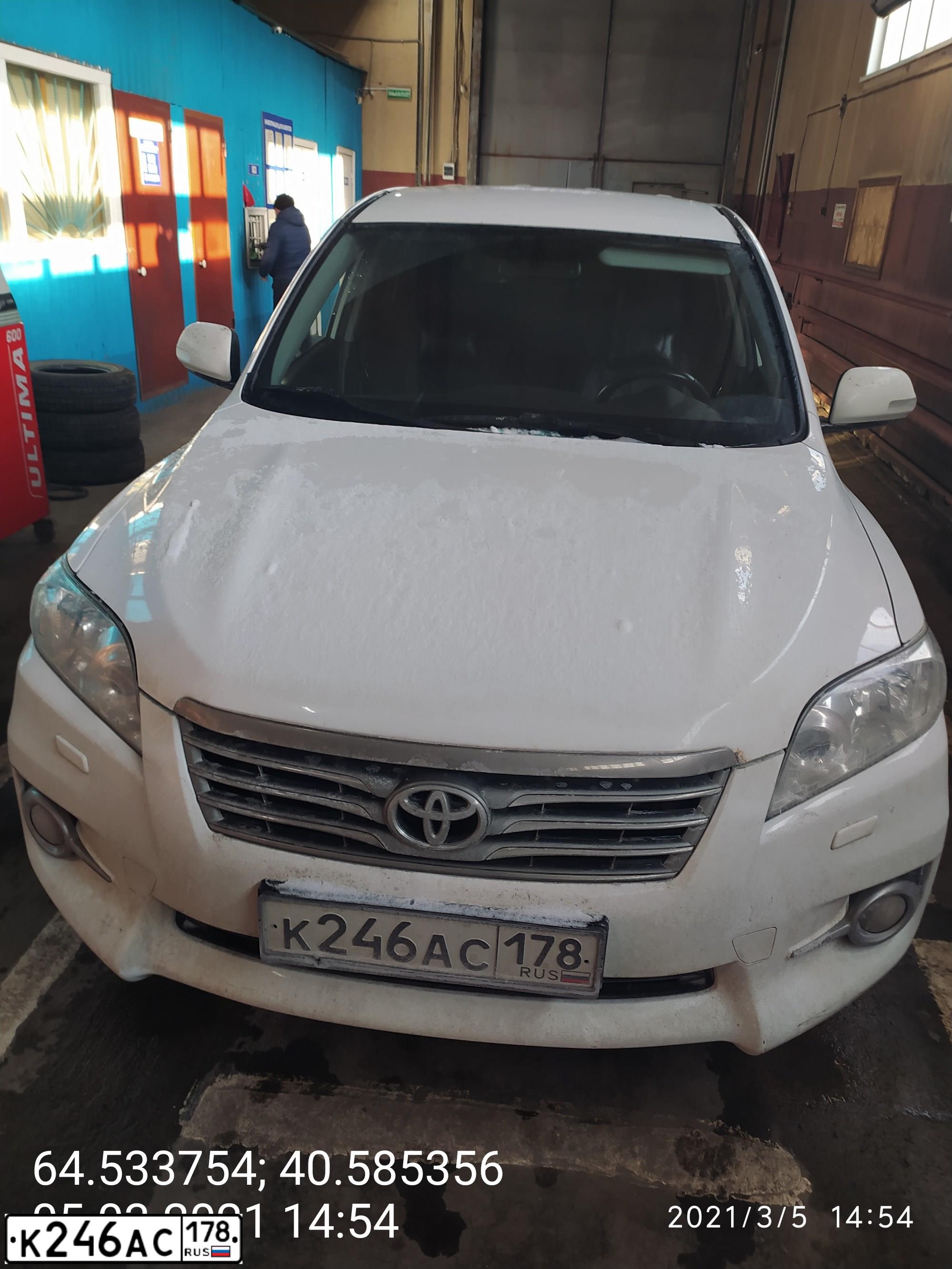 Фото автомобиля TOYOTA RAV4, 2011 — госномер К246АС178. Цвет: БЕЛЫЙ
