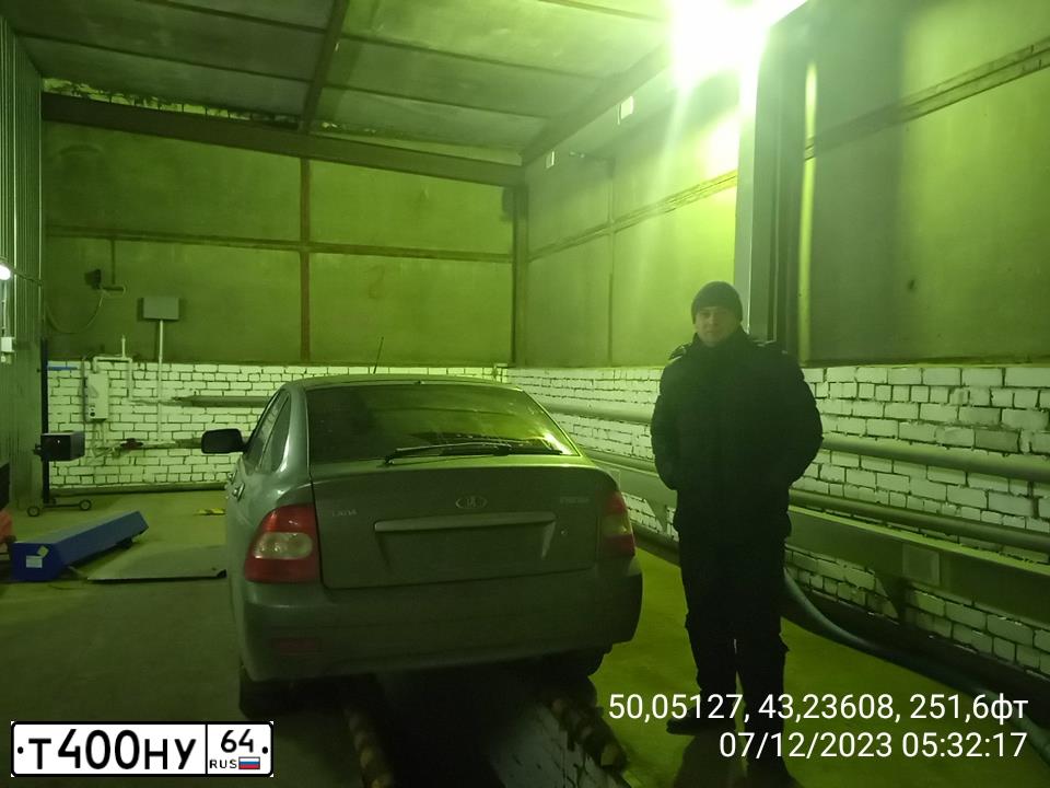Фото автомобиля LADA 2172 PRIORA, 2011 — госномер М703УС134. Цвет: СРЕДНИЙ СЕРО-ЗЕЛЕНЫЙ МЕТАЛЛ