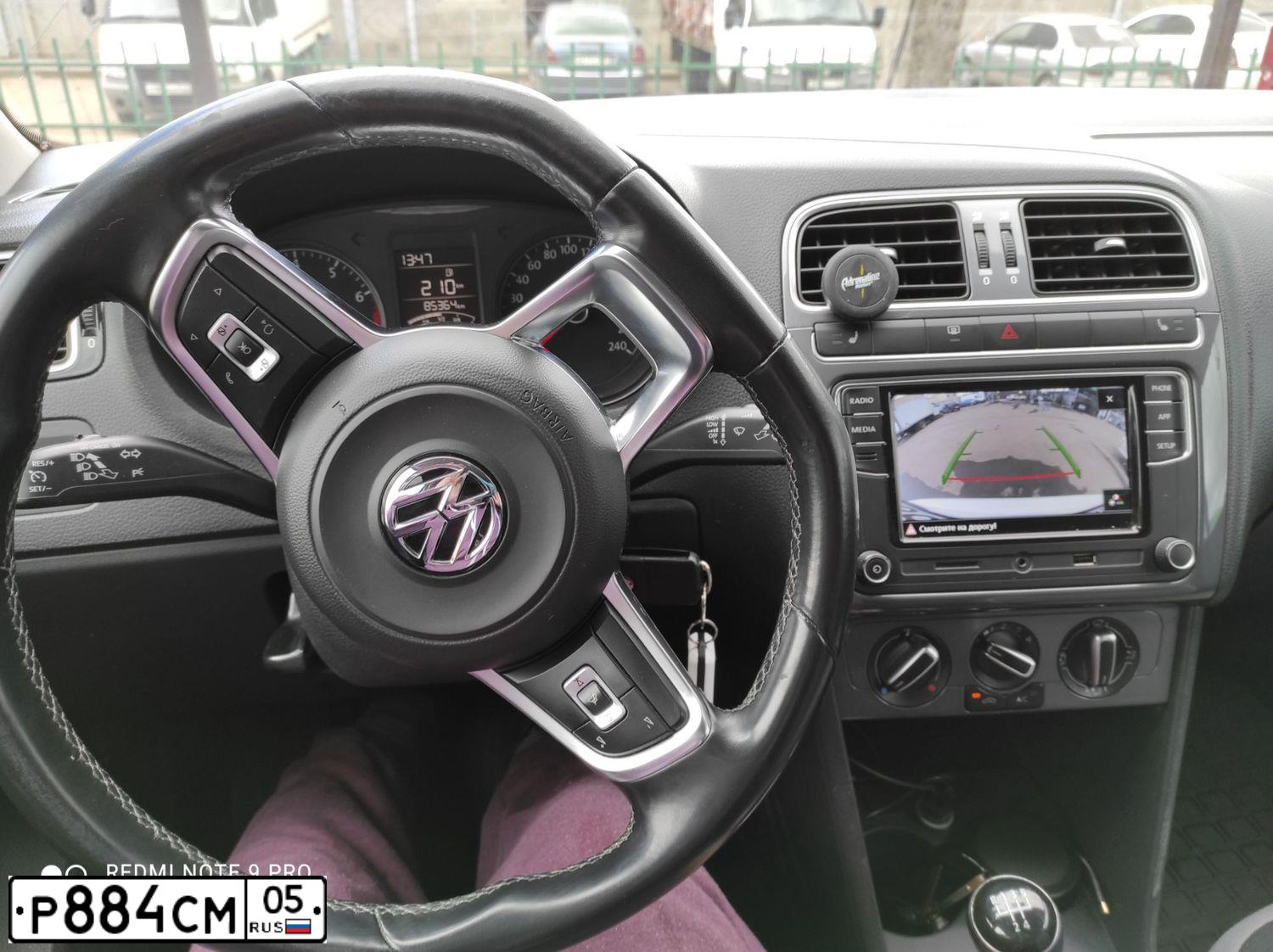 Фото автомобиля VOLKSWAGEN POLO, 2018 — госномер Е886ВА193. Цвет: Белый