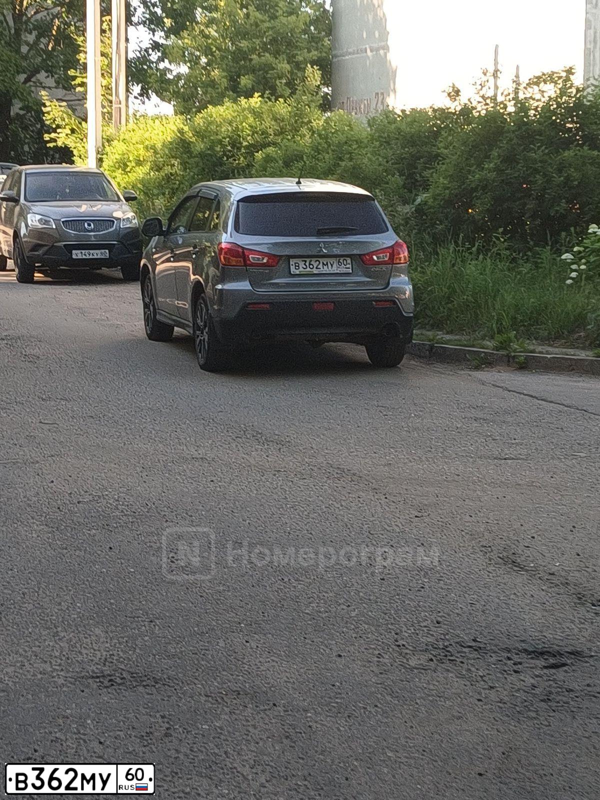Фото автомобиля MITSUBISHI ASX, 2011 — госномер В362МУ60. Цвет: Серый