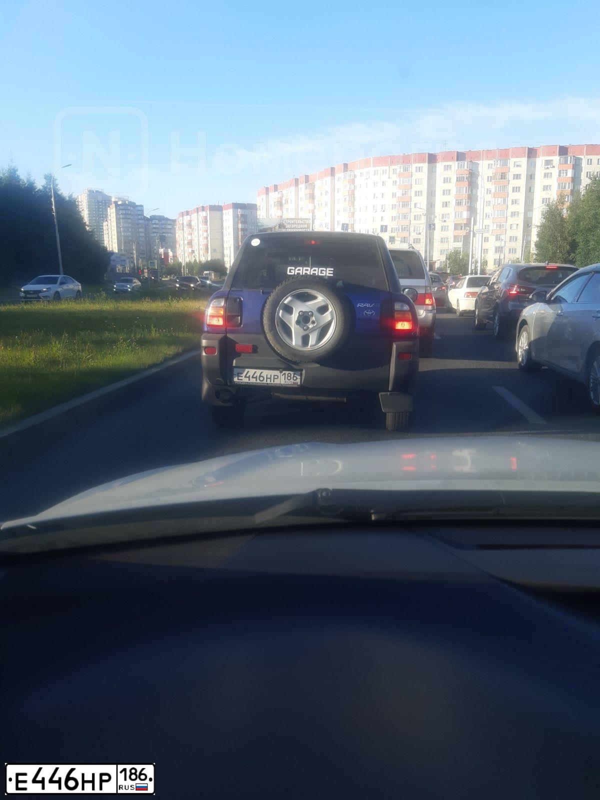 Фото автомобиля TOYOTA RAV4, 1998 — госномер А033ТТ72. Цвет: синий