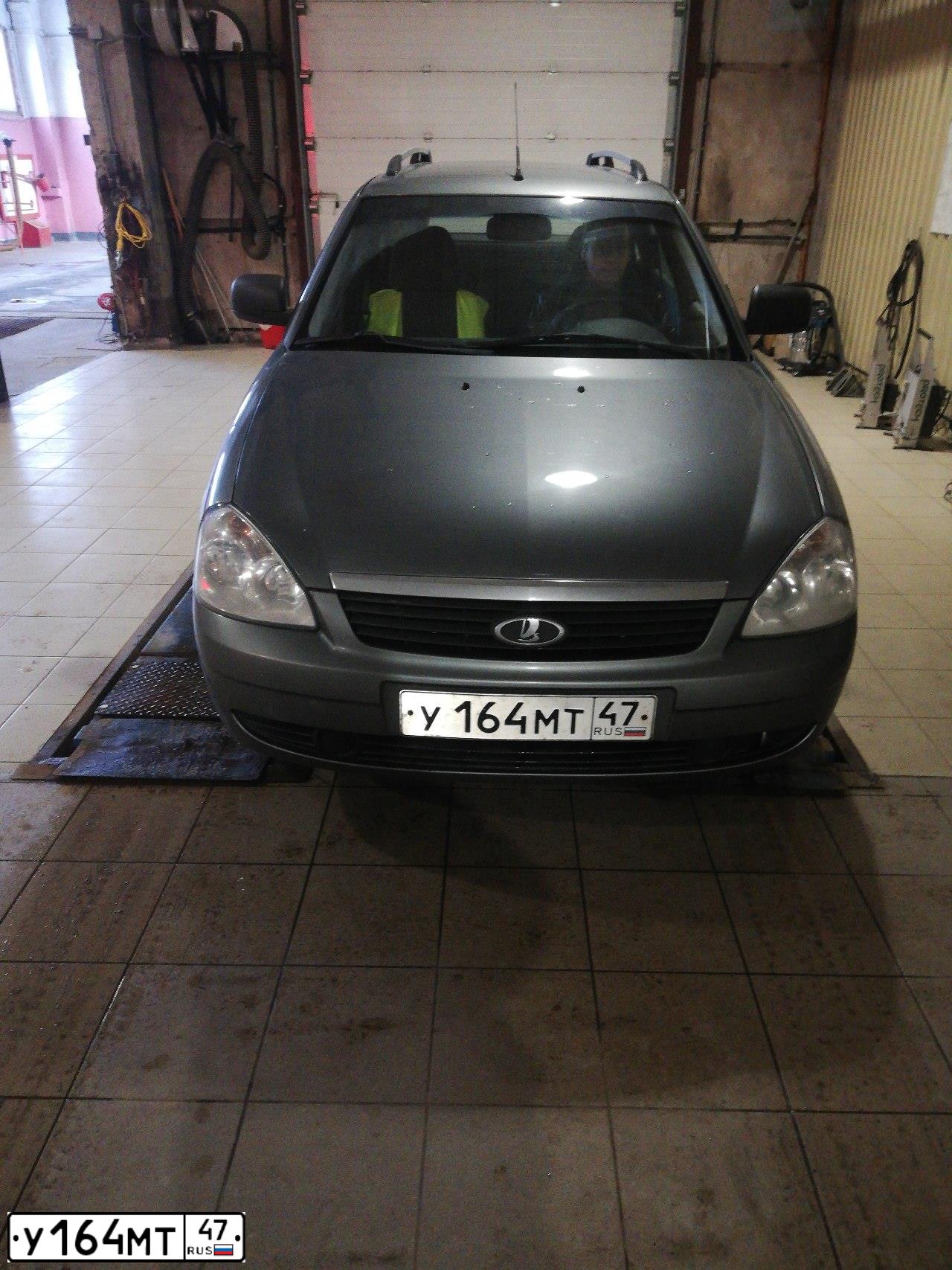 Фото автомобиля LADA 217130 LADA PRIORA, 2011 — госномер У164МТ47. Цвет: СРЕДНИЙ СЕРО-ЗЕЛЕНЫЙ МЕТАЛЛ