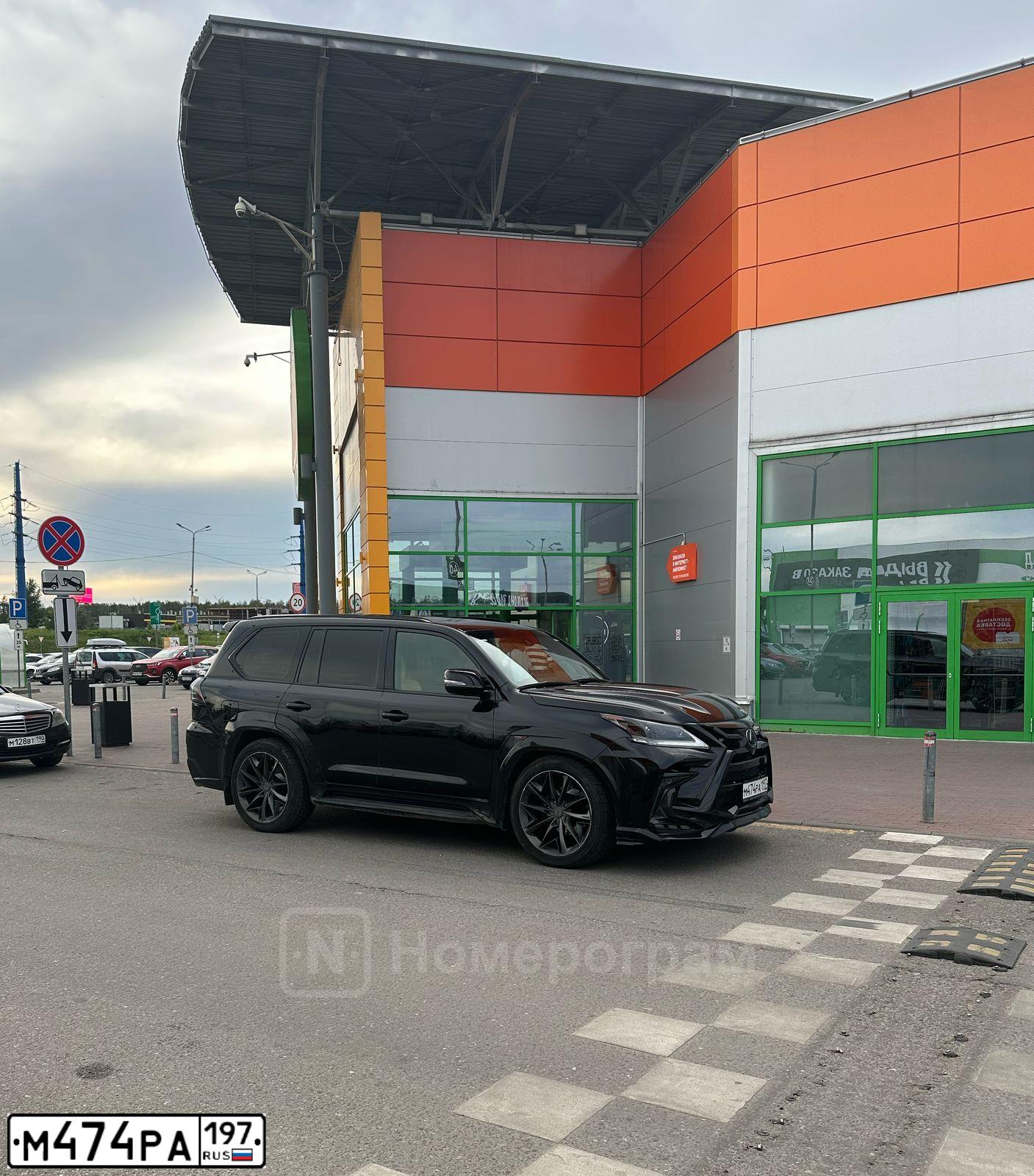 Фото автомобиля TOYOTA LANDCRUISER 200, 2015 — госномер А001РН62. Цвет: ЧЕРНЫЙ