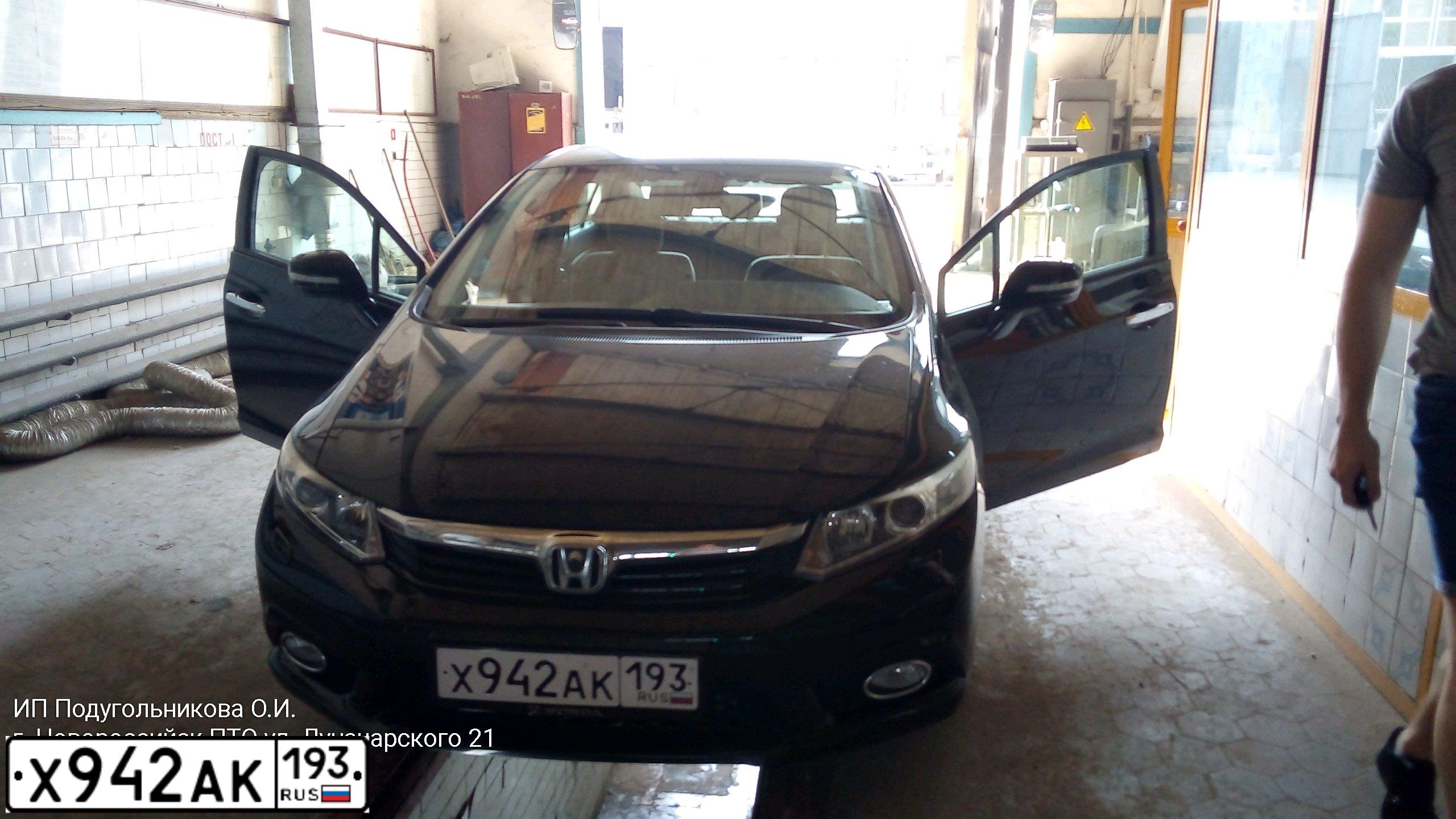 Фото автомобиля HONDA CIVIC, 2012 — госномер В392РЕ761. Цвет: ЧЕРНЫЙ