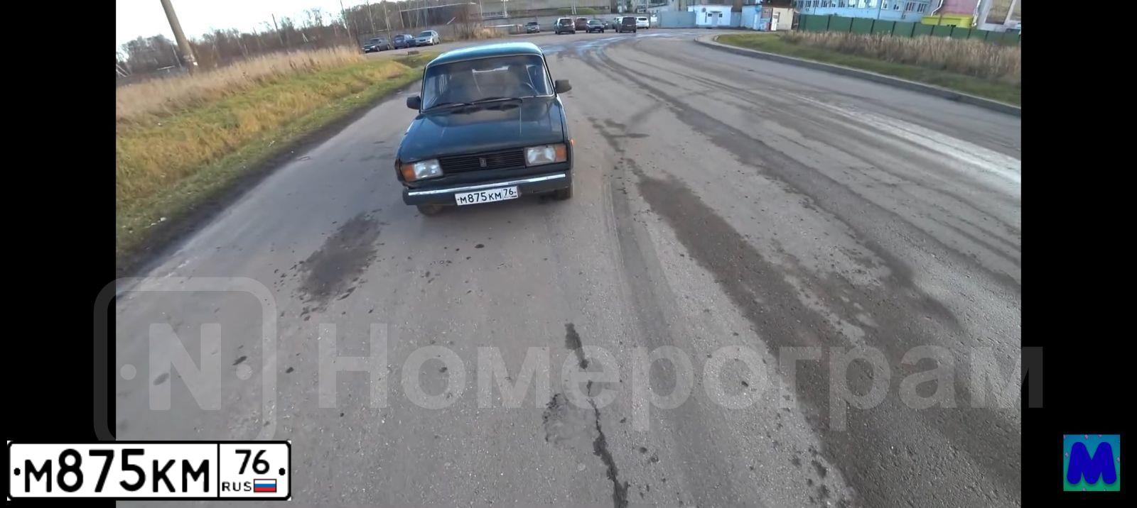 Фото автомобиля LADA 2105, 2008 — госномер М875КМ76. Цвет: Темно-зеленый