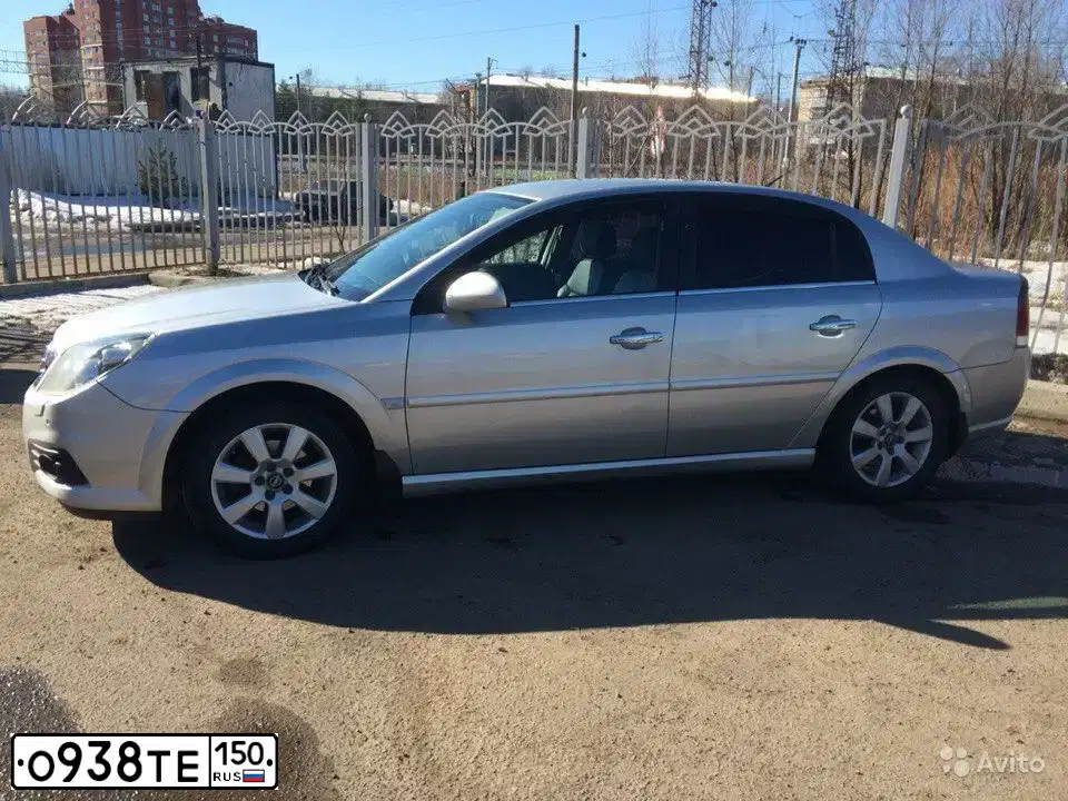 Фото автомобиля OPEL VECTRA, 2008 — госномер О938ТЕ150. Цвет: СЕРЕБРИСТЫЙ