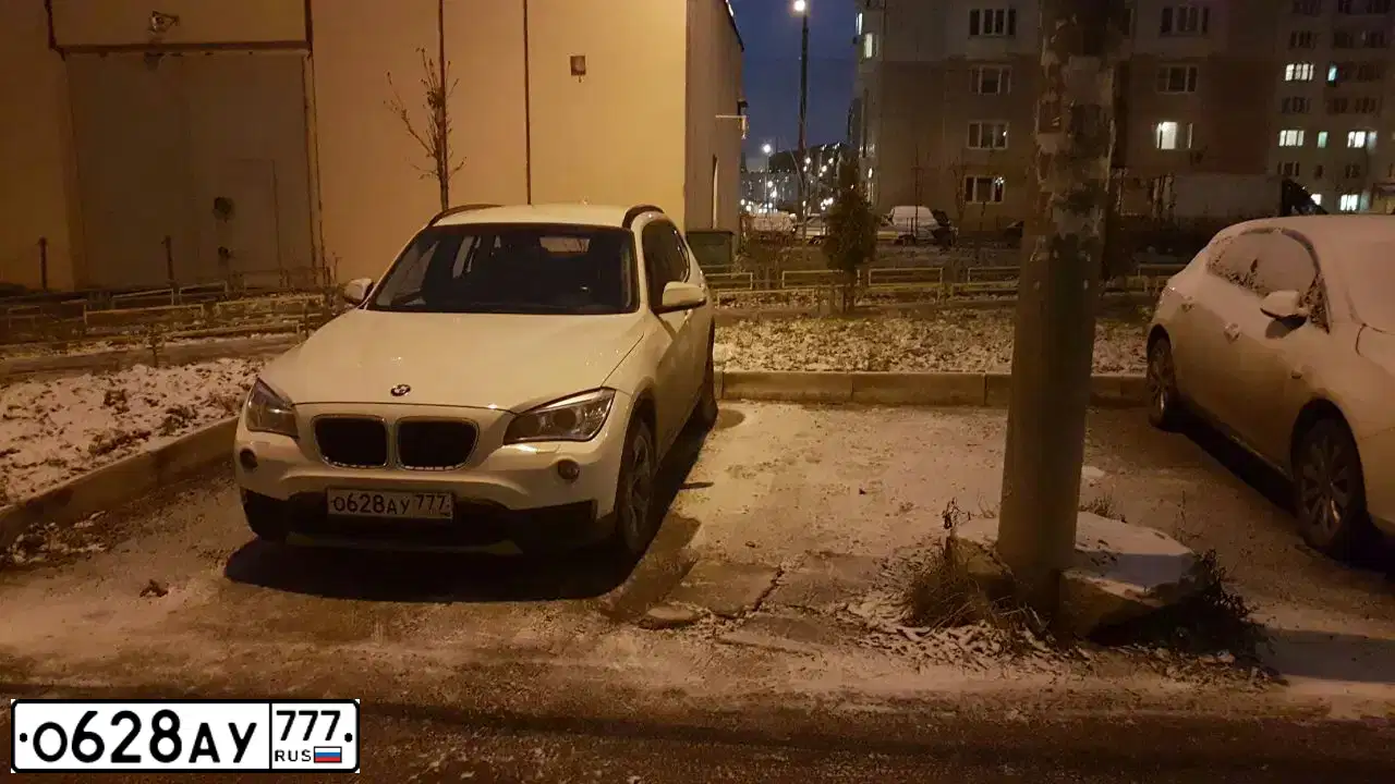Фото автомобиля BMW X1, 2013 — госномер А991ВК799. Цвет: Белый
