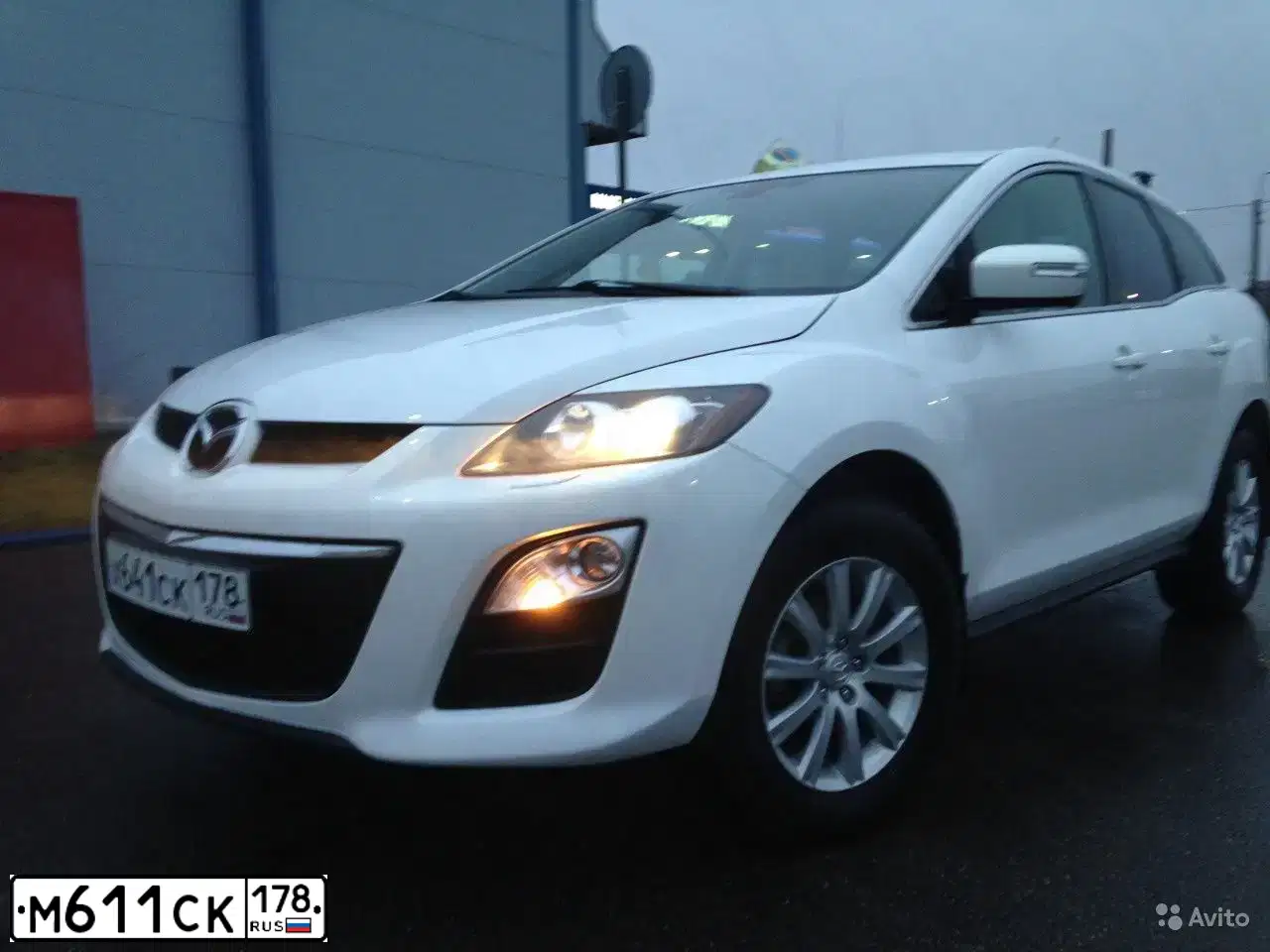 Фото автомобиля HYUNDAI TUCSON, 2005 — госномер М611СК178. Цвет: ЖЕЛТО-ПЕСОЧНЫЙ