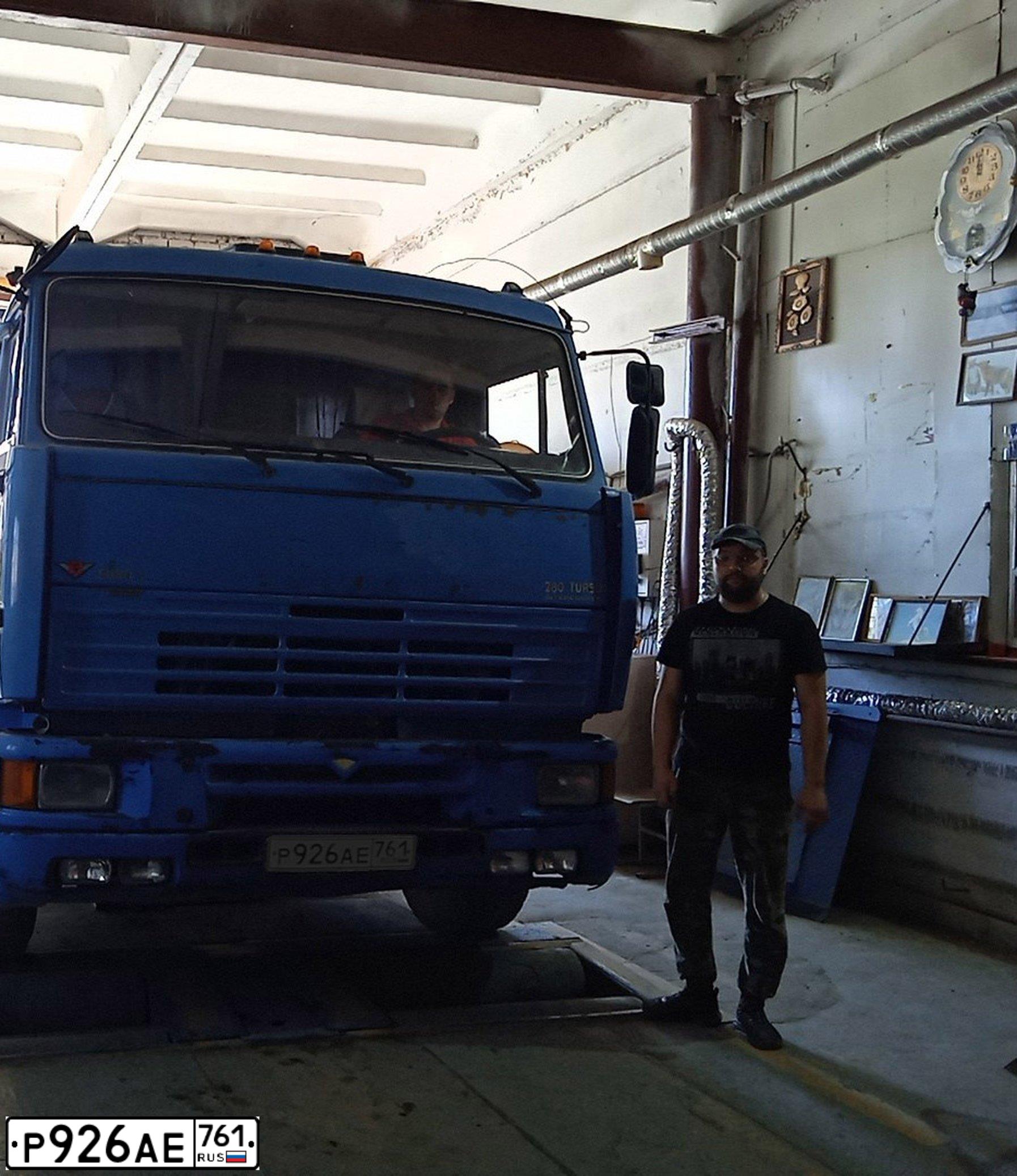 Фото автомобиля KAMAZ 65117 /6X4/, 2013 — госномер Р926АЕ761. Цвет: СИНИЙ