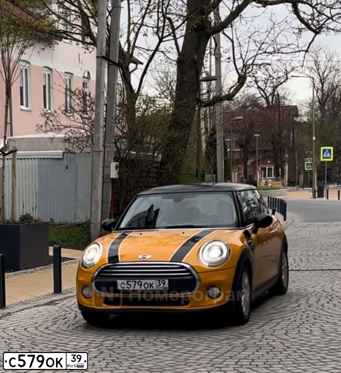 Фото автомобиля MINI MINI, 2014 — госномер С123ТО178. Цвет: ЖЕЛТЫЙ ЧЕРНЫЙ