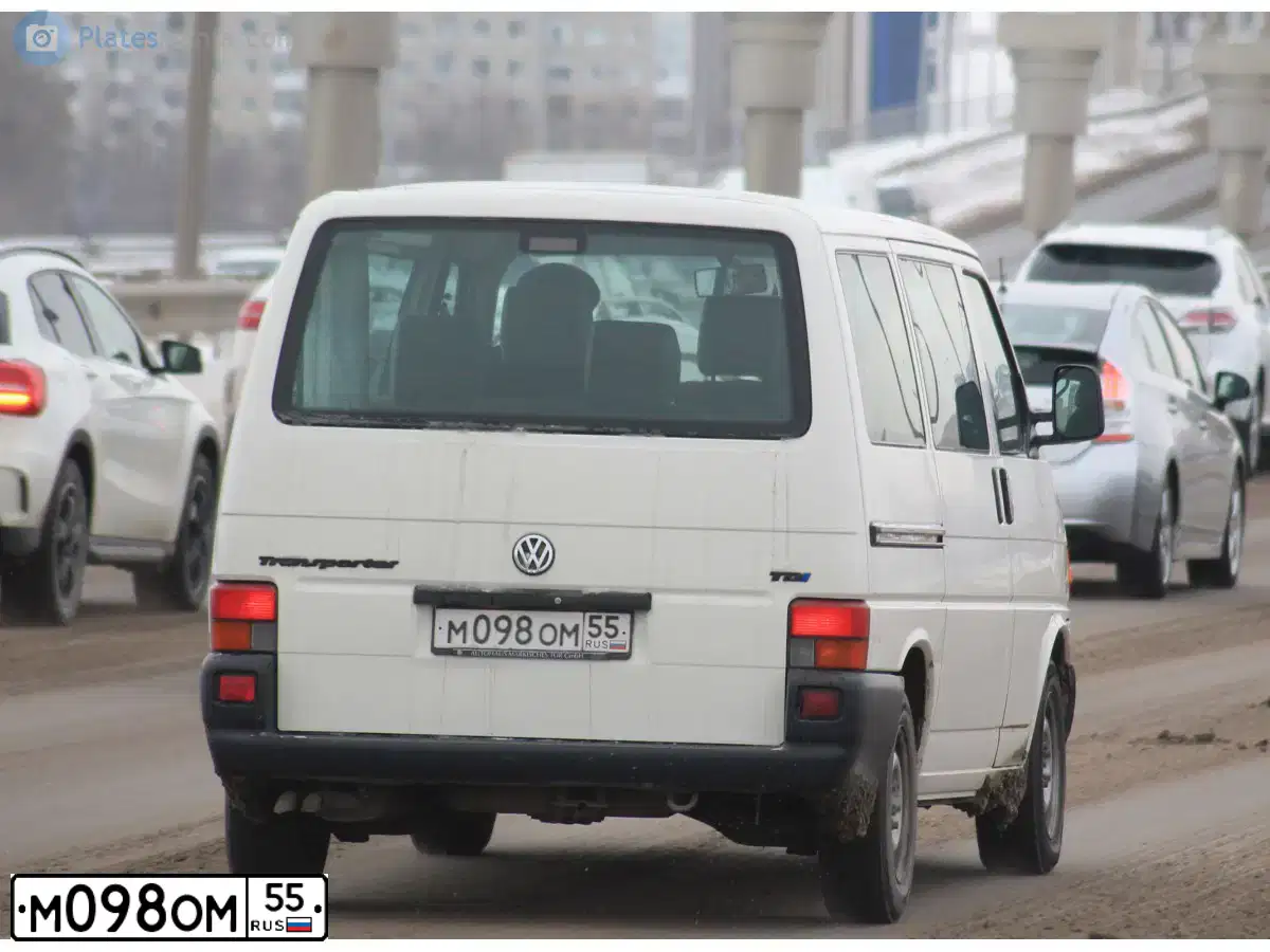 Фото автомобиля VOLKSWAGEN TRANSPORTER, 2000 — госномер Х303УМ55. Цвет: Белый