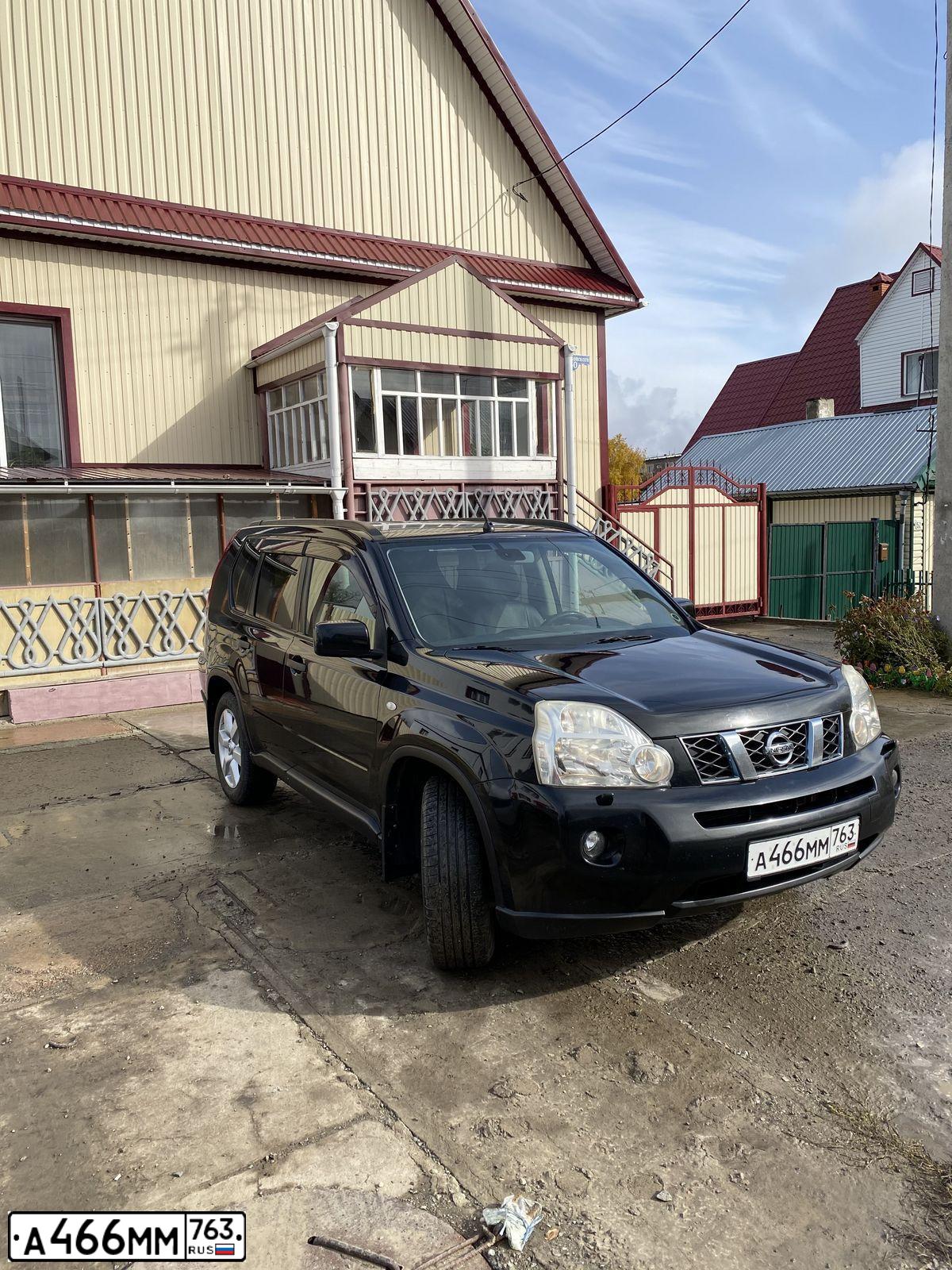 Фото автомобиля NISSAN X-TRAIL, 2008 — госномер М587ВХ154. Цвет: ЧЕРНЫЙ