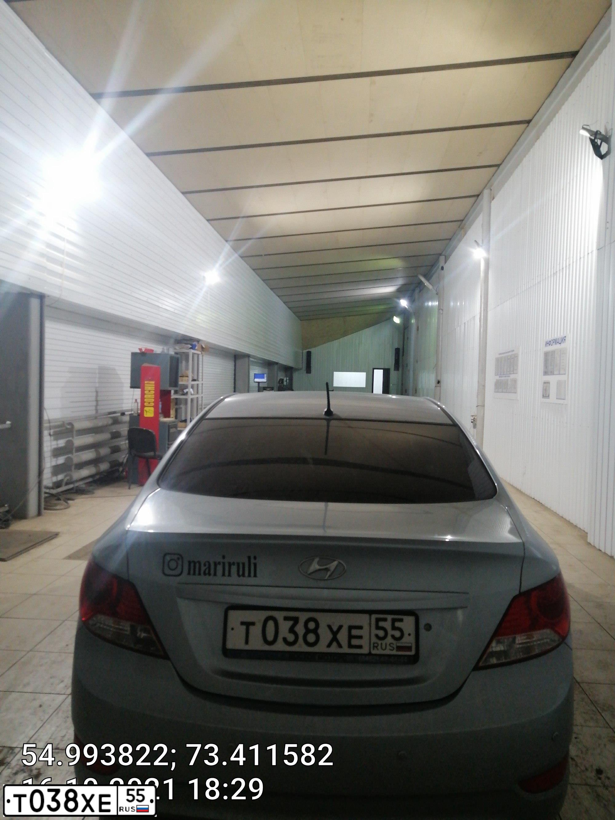 Фото автомобиля HYUNDAI SOLARIS, 2013 — госномер Т038ХЕ55. Цвет: СЕРО-ГОЛУБОЙ