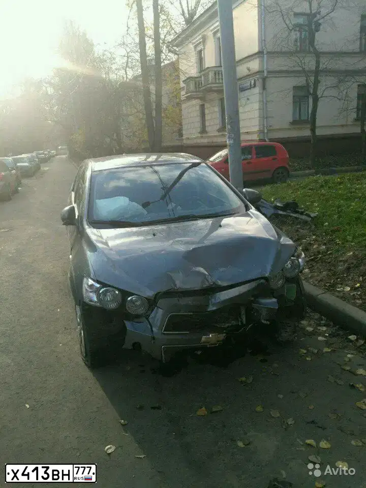 Фото автомобиля CHEVROLET AVEO, 2014 — госномер Х413ВН777. Цвет: СЕРЫЙ МЕТАЛЛИК