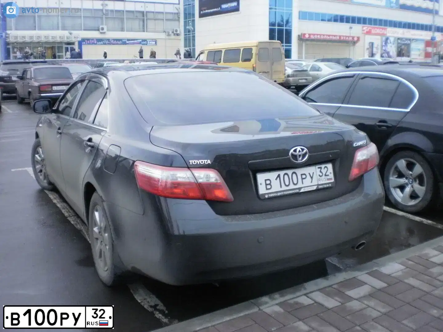 Фото автомобиля TOYOTA LANDCRUISER 200, 2011 — госномер В100РУ32. Цвет: ЧЕРНЫЙ