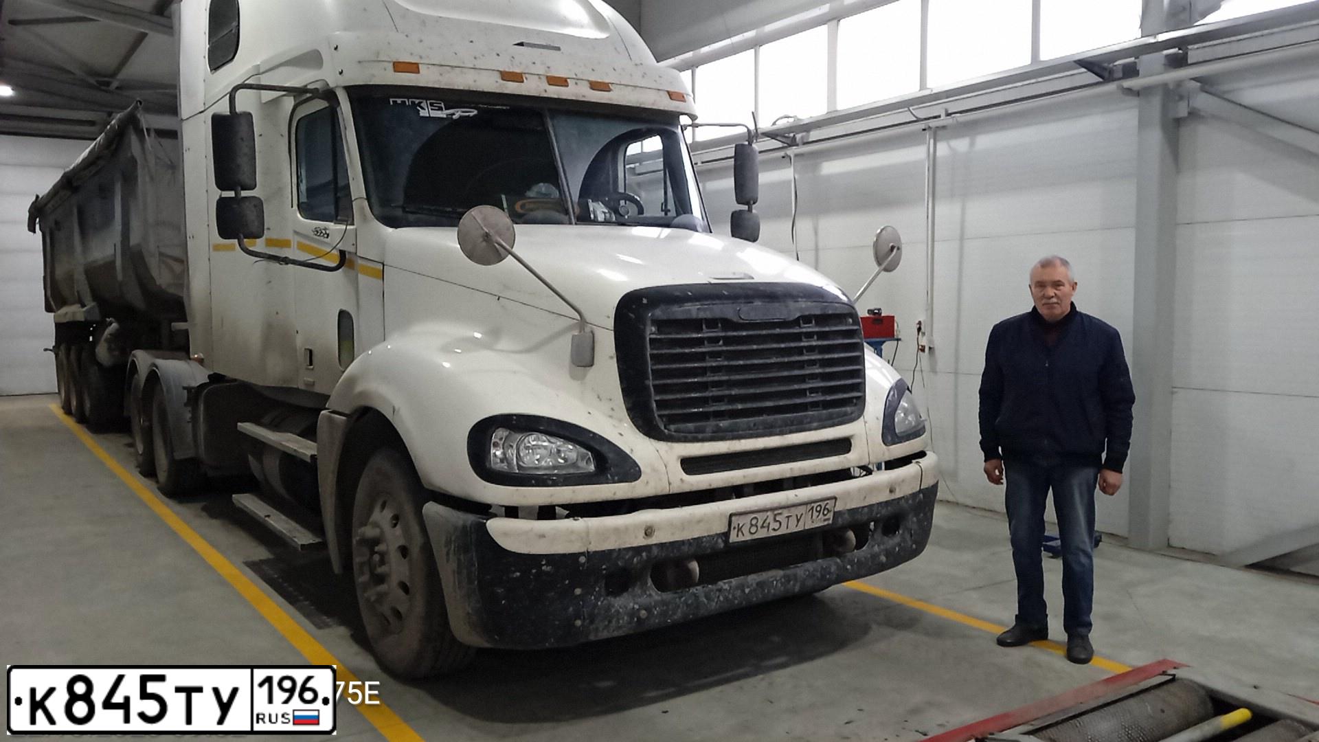 Фото автомобиля FREIGHTLINER COLUMBIA, 2004 — госномер К845ТУ196. Цвет: Белый