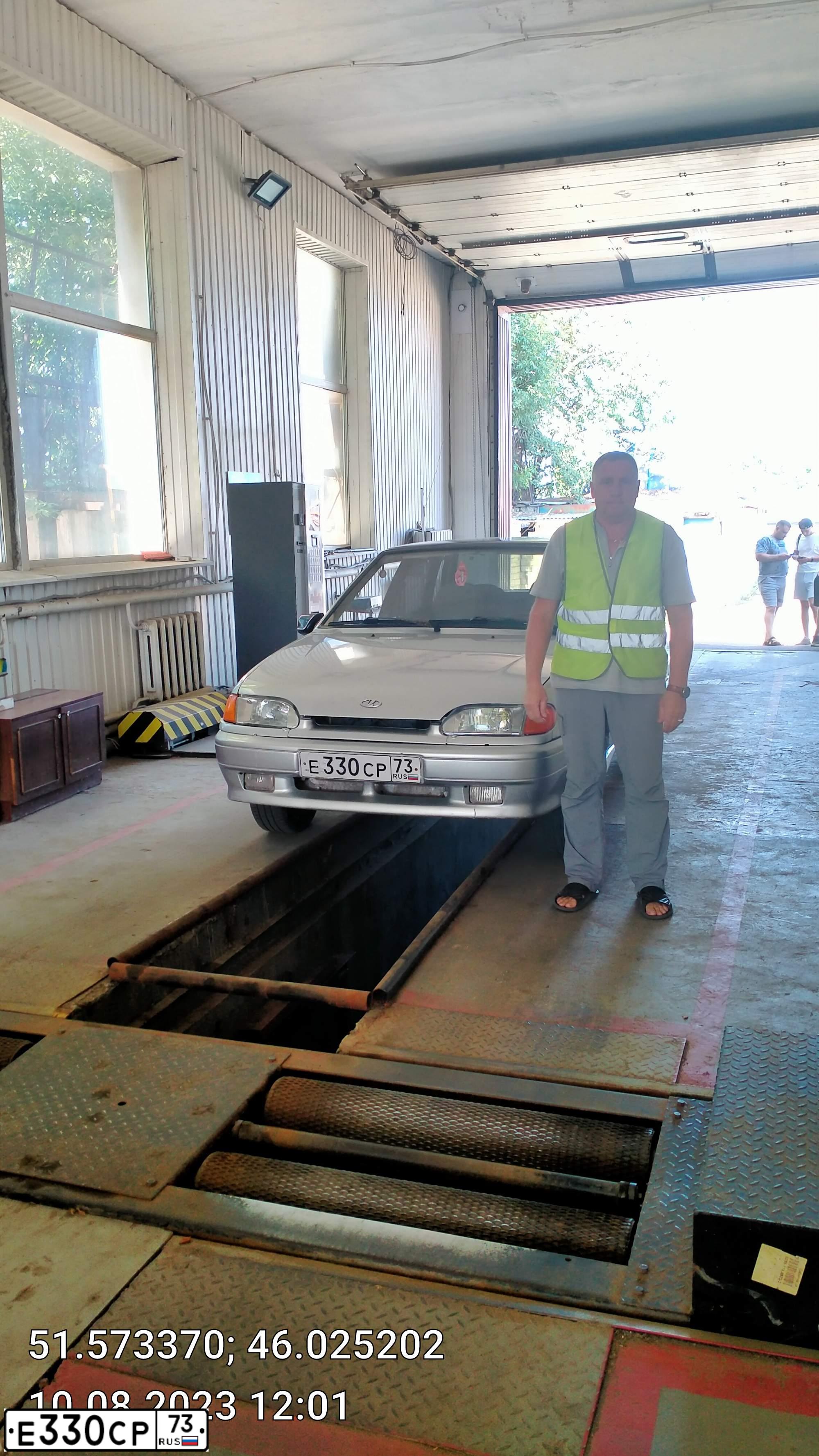 Фото автомобиля LADA 2115 SAMARA, 2009 — госномер М554НВ164. Цвет: Светло-Серебристый металлик