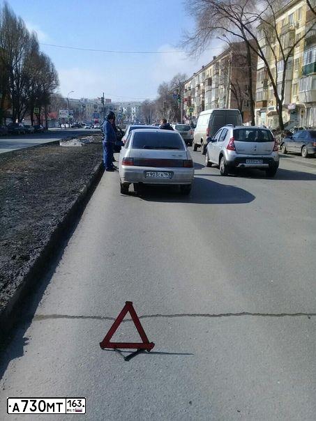 Фото автомобиля TOYOTA COROLLA, 2008 — госномер Е906ОМ156. Цвет: Серебристый