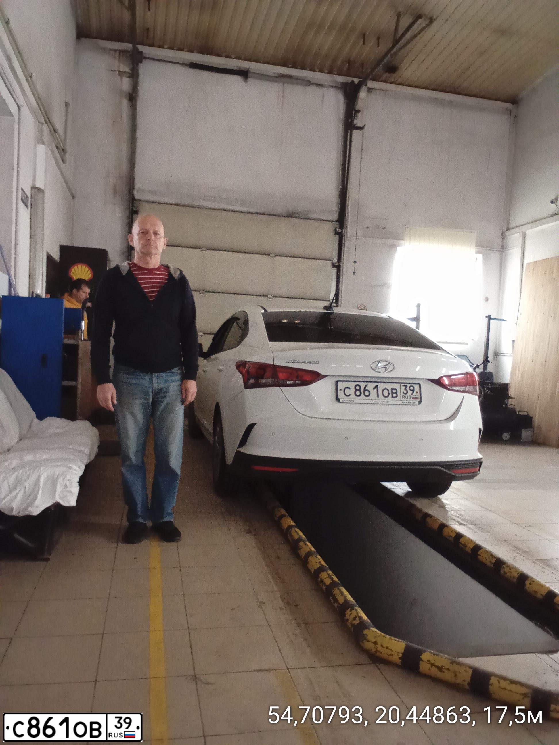 Фото автомобиля HYUNDAI SOLARIS, 2021 — госномер С861ОВ39. Цвет: Белый