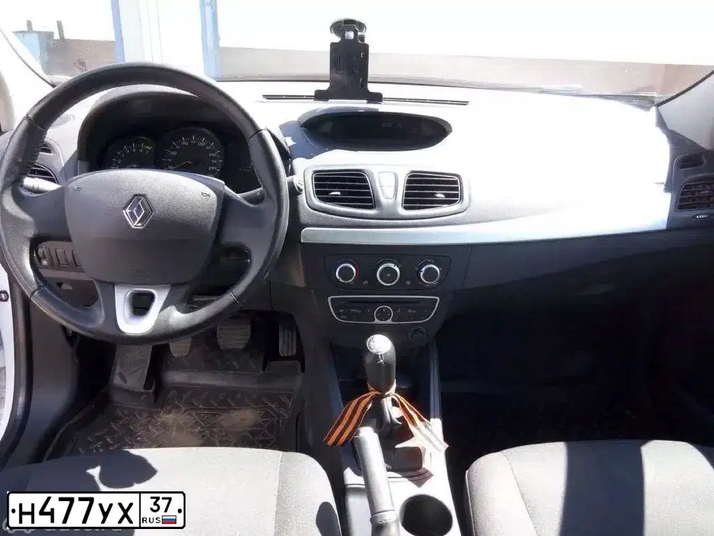Фото автомобиля RENAULT FLUENCE, 2012 — госномер Н477УХ37. Цвет: БЕЛЫЙ
