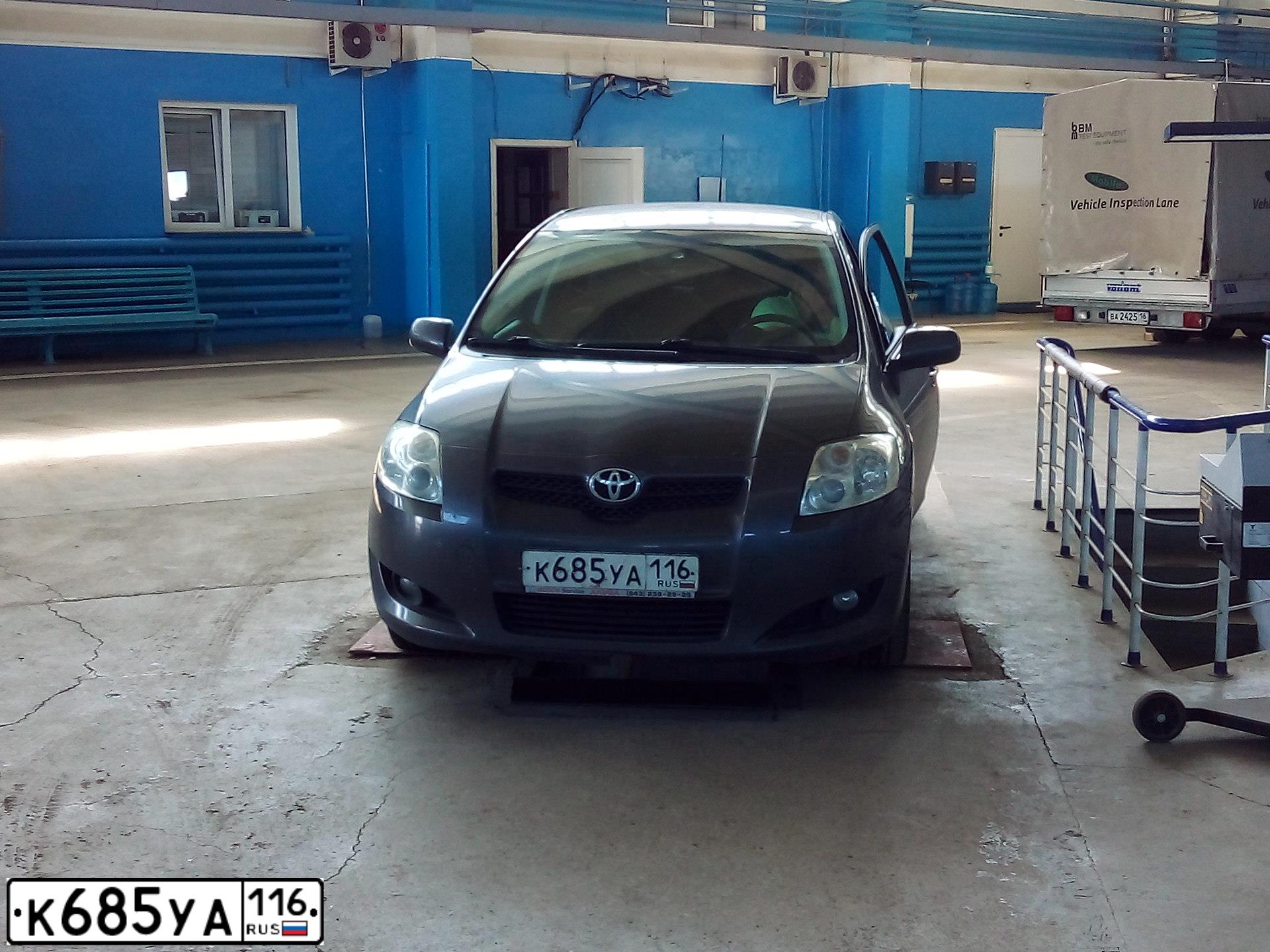 Фото автомобиля TOYOTA AURIS, 2008 — госномер К685УА116. Цвет: СЕРЫЙ