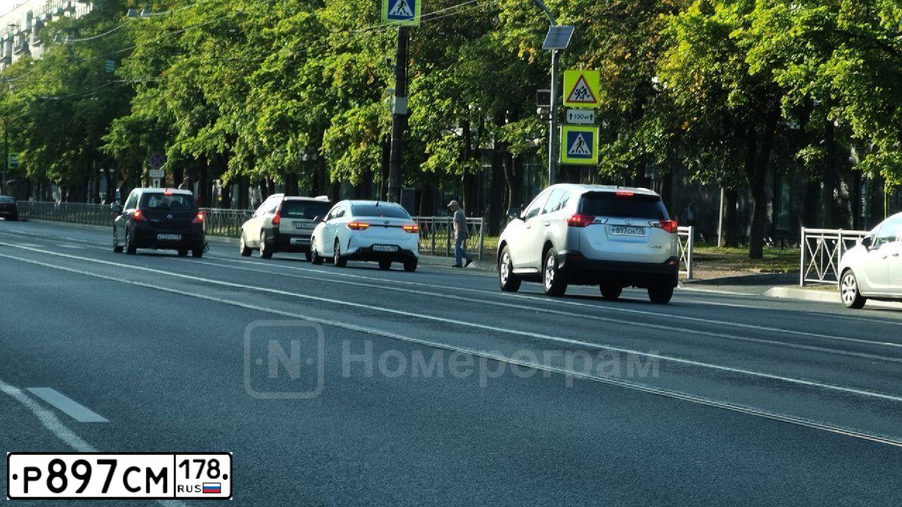 Фото автомобиля MITSUBISHI LANCER, 2013 — госномер Р897СМ178. Цвет: СЕРЫЙ