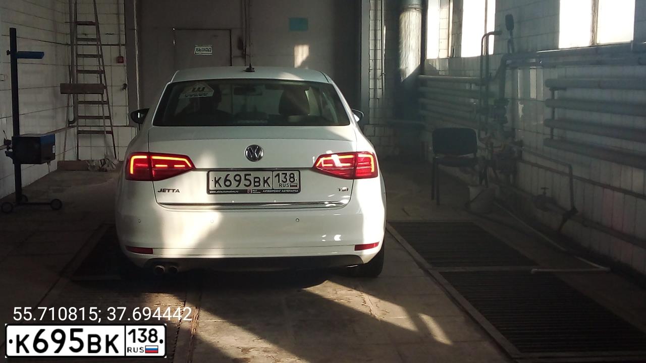 Фото автомобиля VOLKSWAGEN JETTA, 2017 — госномер К755ЕС136. Цвет: Белый