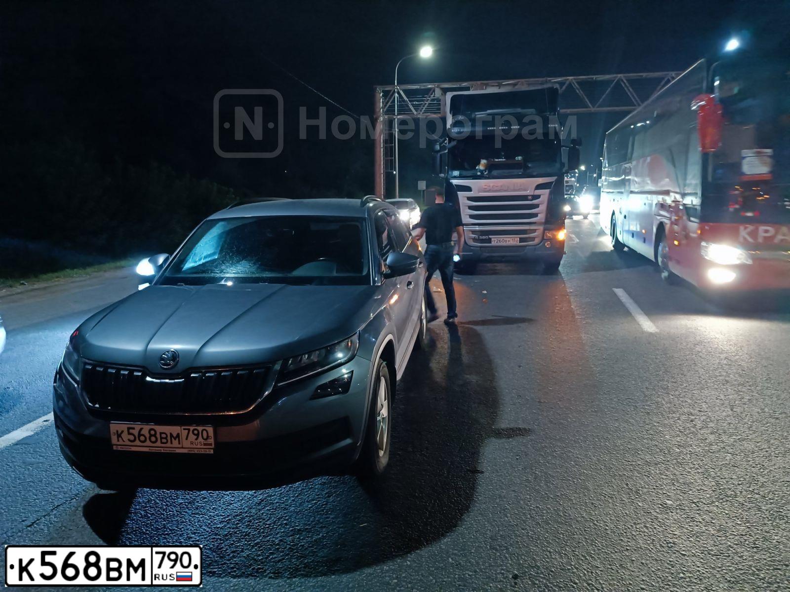 Фото автомобиля SKODA KODIAQ, 2020 — госномер К568ВМ790. Цвет: СЕРЫЙ