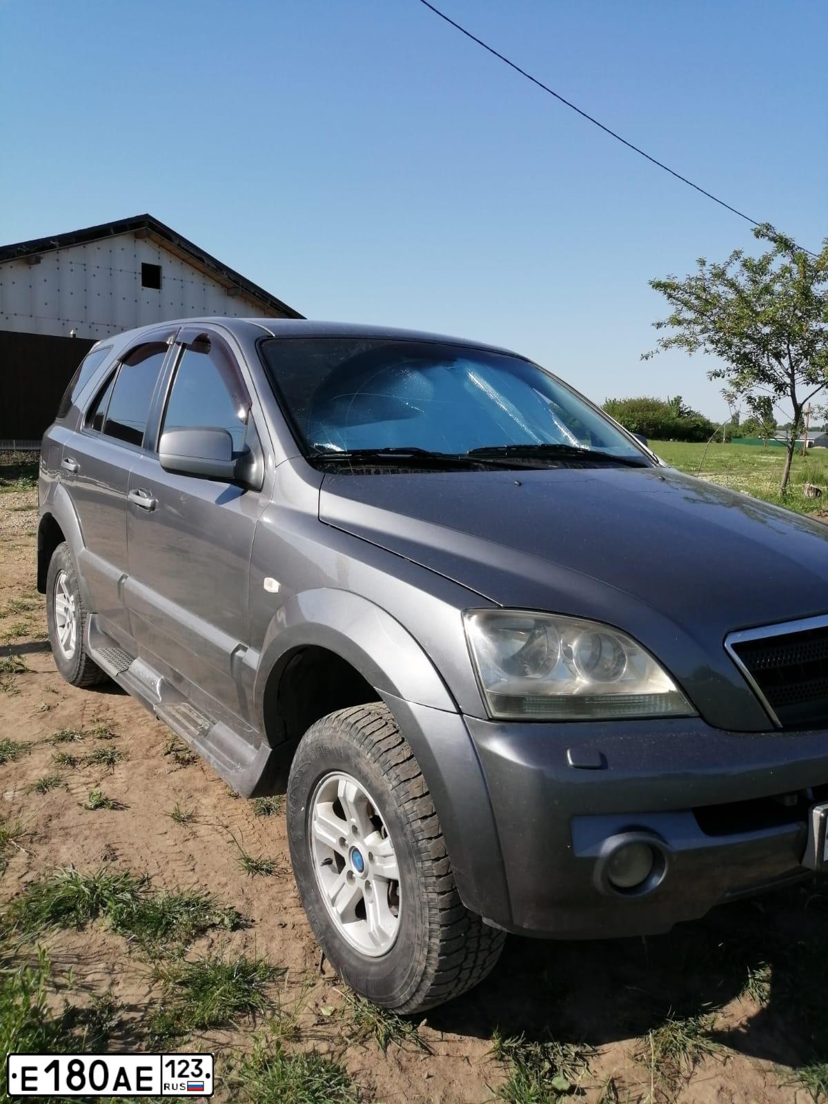 Фото автомобиля KIA SORENTO, 2002 — госномер Е866ВМ180