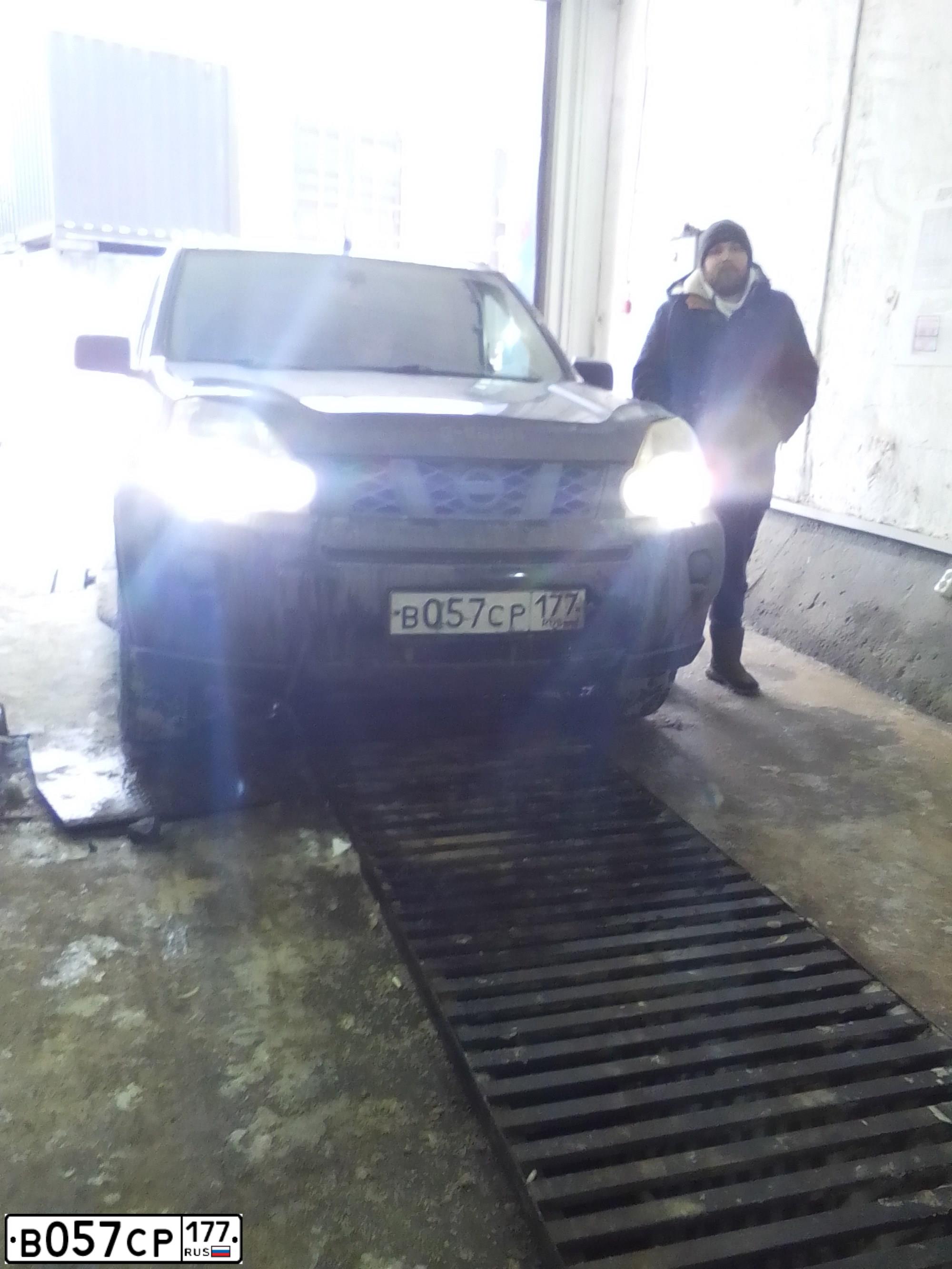 Фото автомобиля NISSAN X-TRAIL, 2008 — госномер О282УЕ32. Цвет: ЧЕРНЫЙ