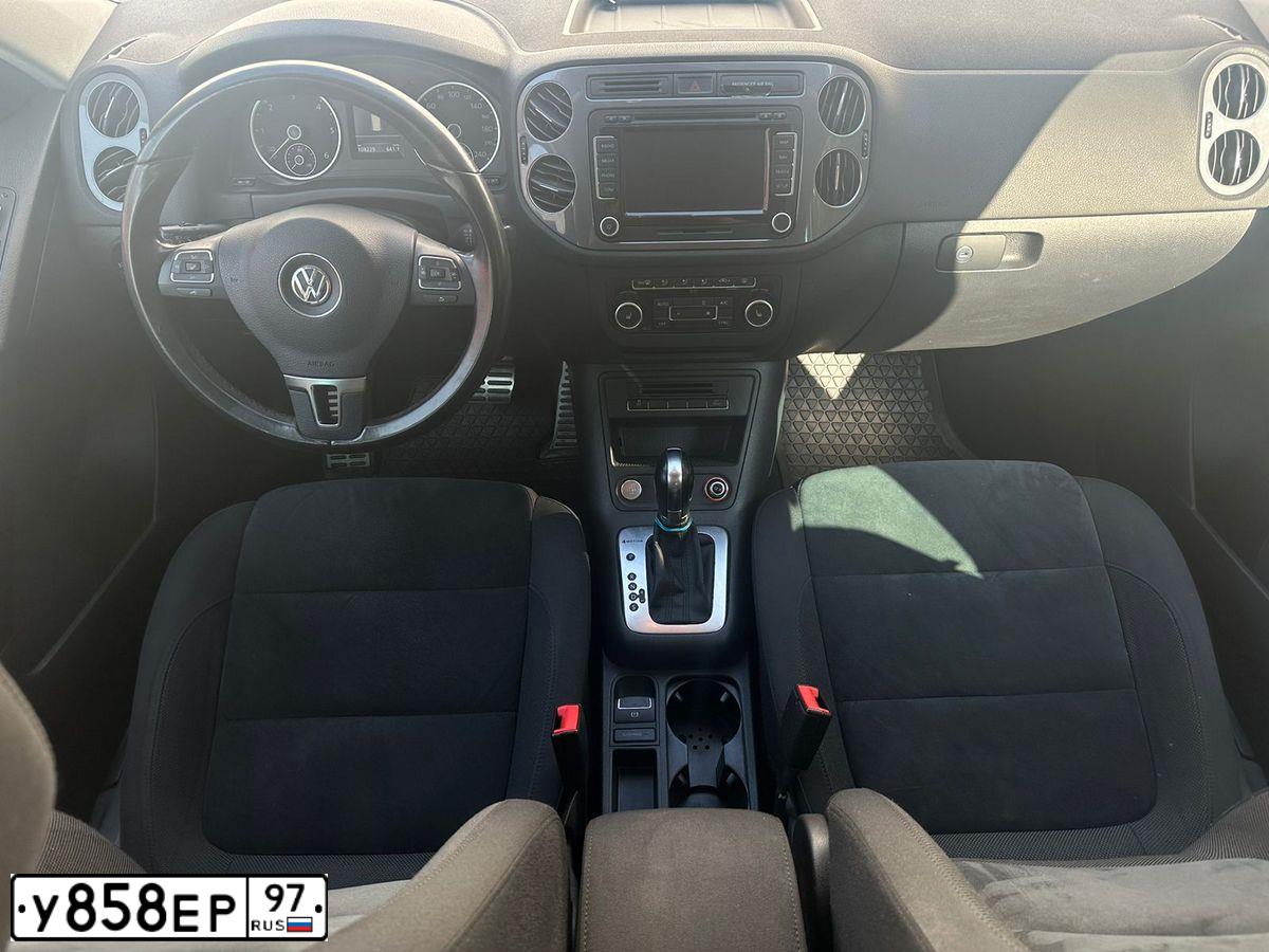 Фото автомобиля VOLKSWAGEN TIGUAN, 2012 — госномер У858ЕР97. Цвет: ЧЕРНЫЙ