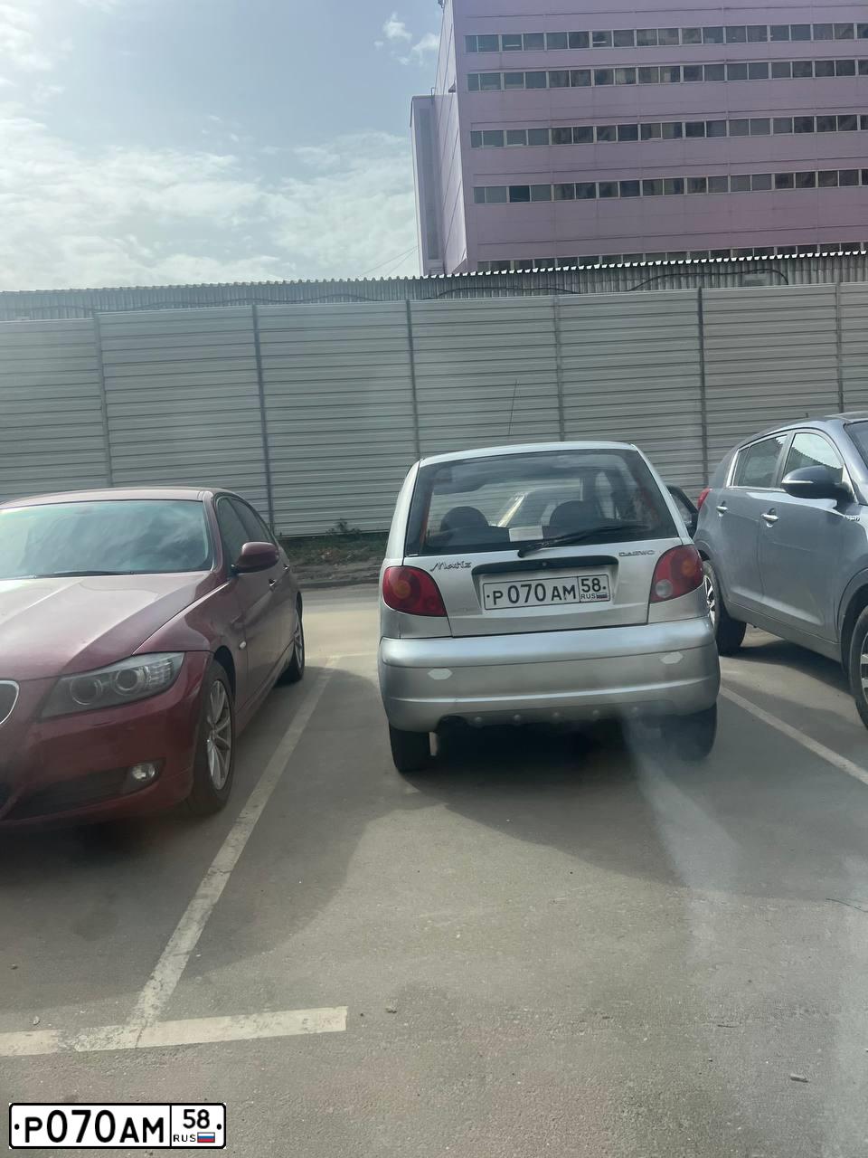 Фото автомобиля DAEWOO MATIZ, 2006 — госномер Р070АМ58. Цвет: БЕЛЫЙ (СЕРЕБРИСТЫЙ)