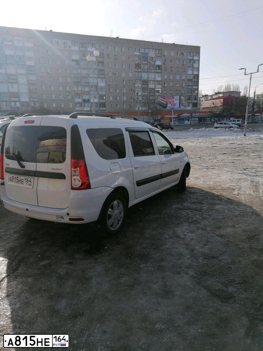 Фото автомобиля LADA LARGUS, 2016 — госномер А815НЕ164. Цвет: Белый