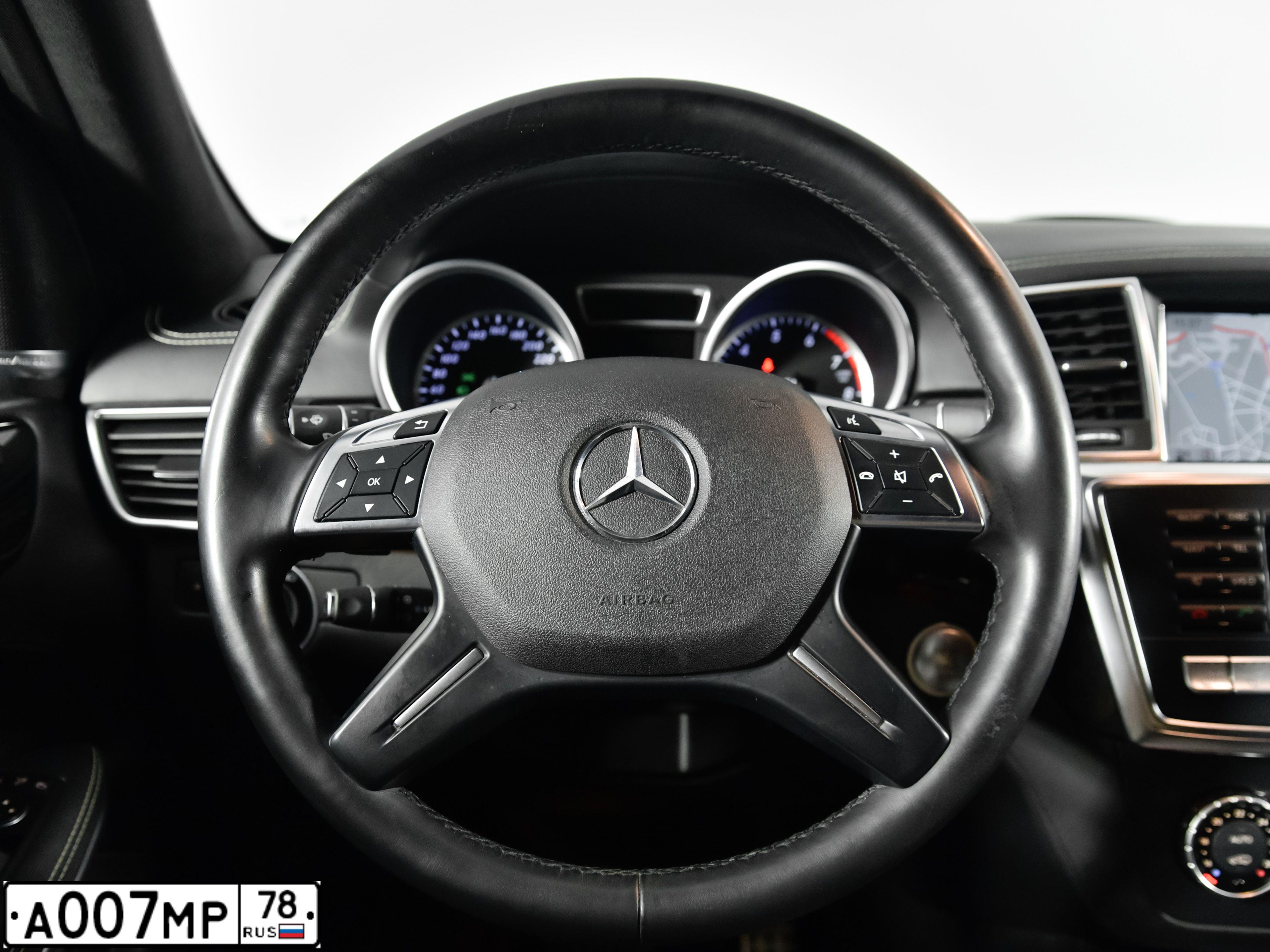 Фото автомобиля MERCEDES M-KLASSE, 2011 — госномер Р523ОМ11. Цвет: Белый
