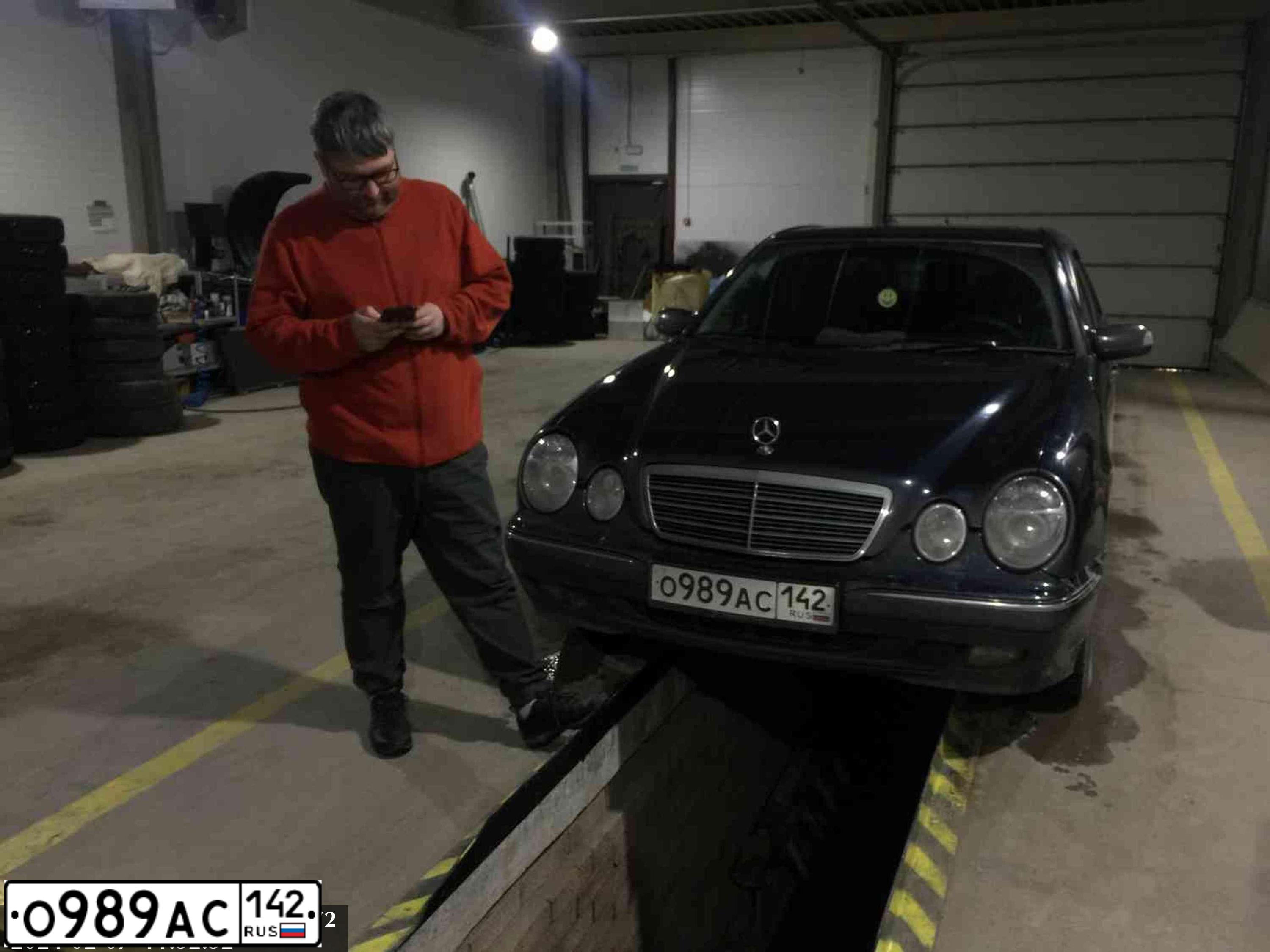 Фото автомобиля LEXUS RX, 2001 — госномер О898АС142. Цвет: ЧЕРНЫЙ