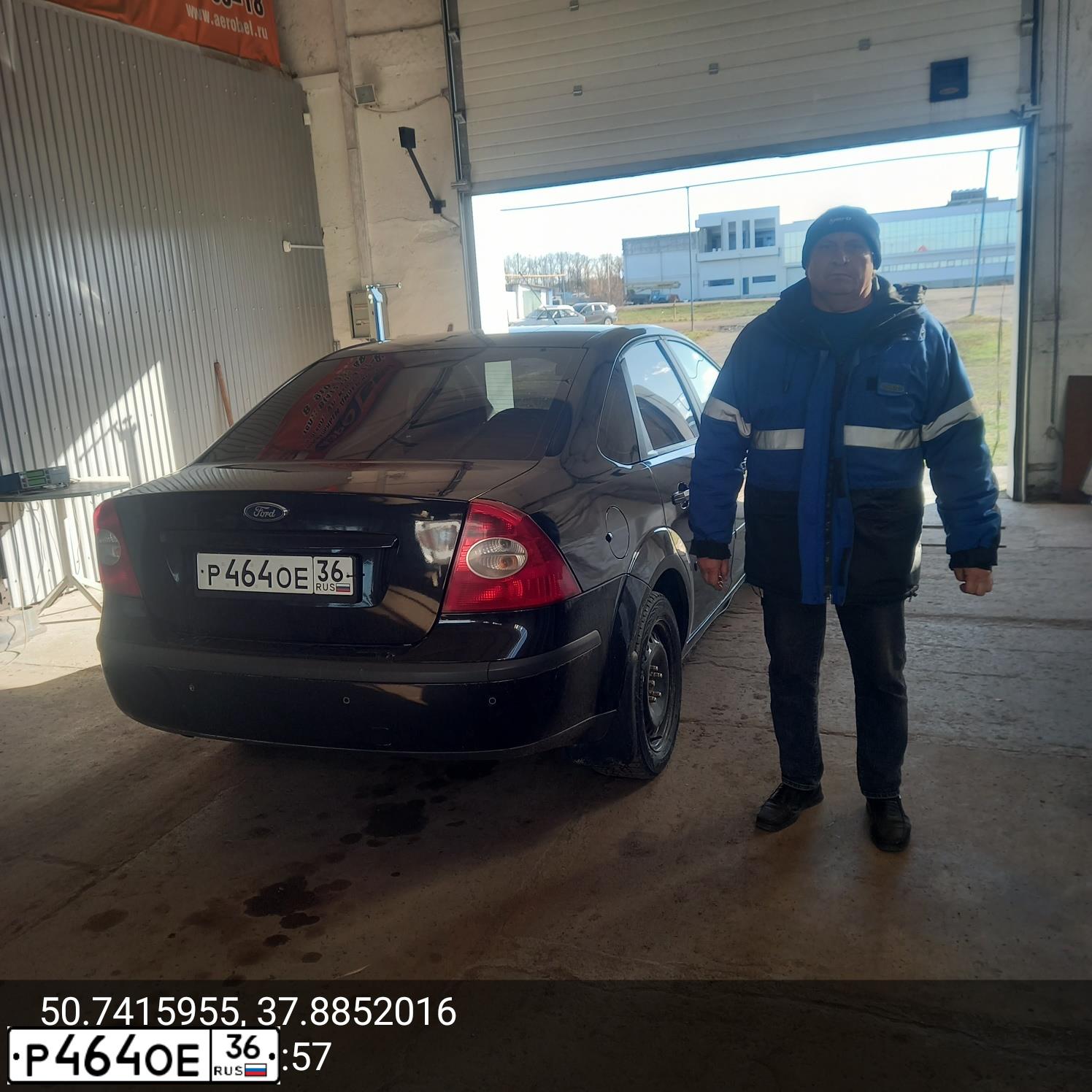Фото автомобиля FORD FOCUS, 2007 — госномер Т111ВМ18. Цвет: КРАСНО-ОРАНЖЕВЫЙ