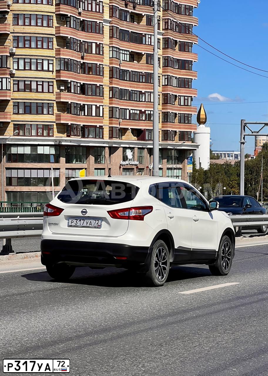 Фото автомобиля NISSAN QASHQAI, 2015 — госномер Р317УА72. Цвет: БЕЛЫЙ
